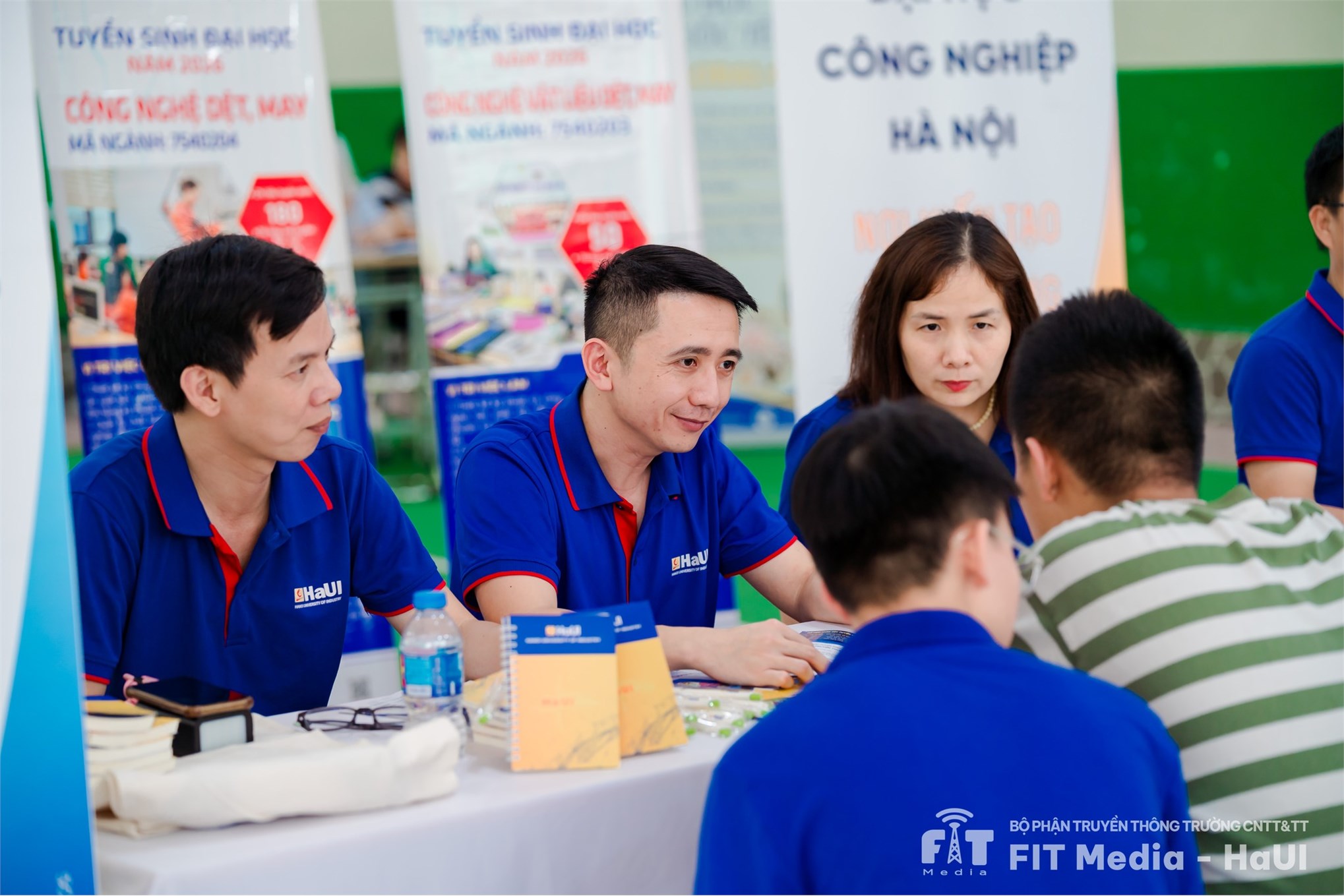 Không khí sôi động tại Ngày hội tư vấn, hướng nghiệp 2026 ở Trường Liên cấp THCS & THPT Lê Quý Đôn