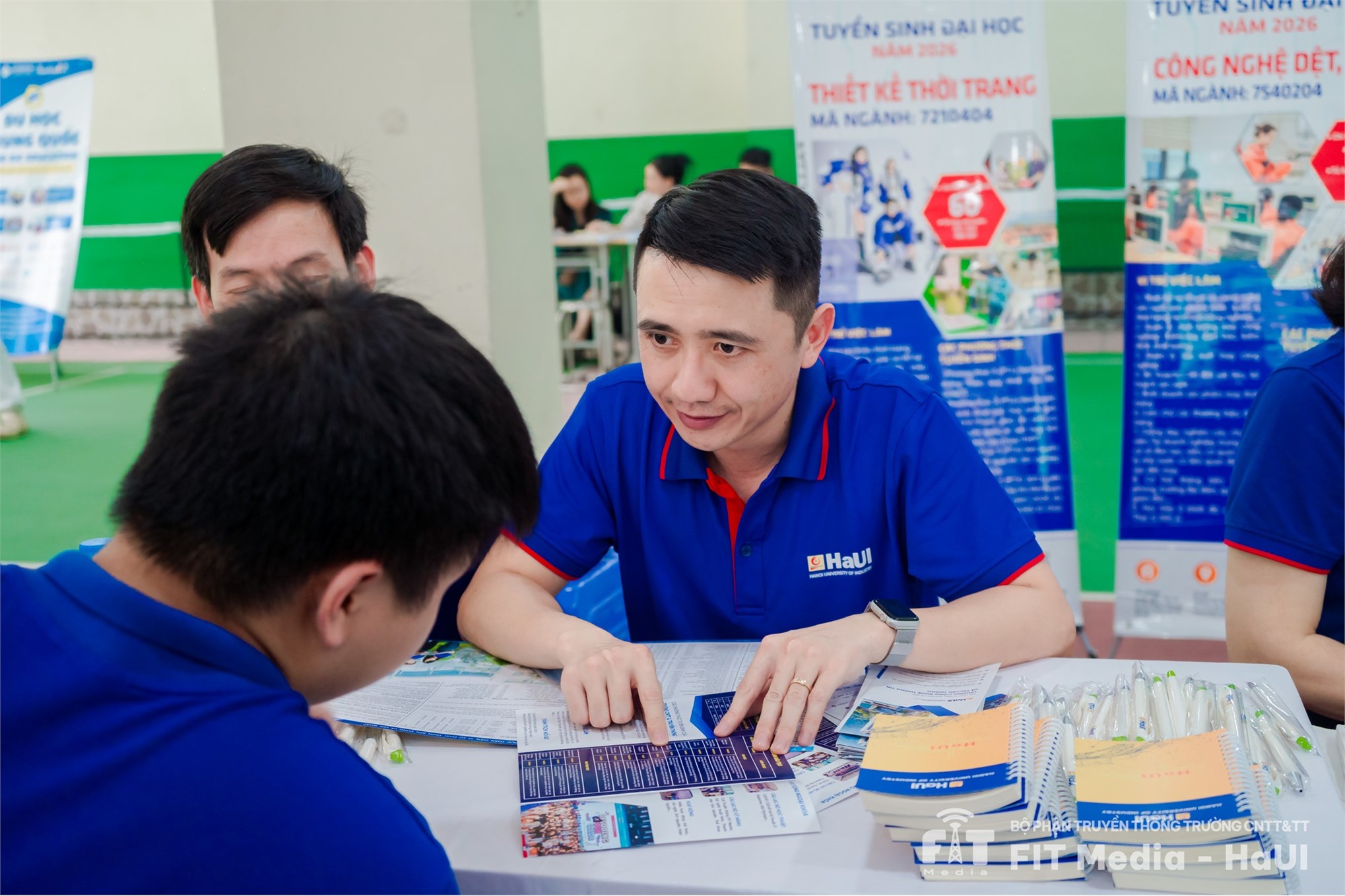 Không khí sôi động tại Ngày hội tư vấn, hướng nghiệp 2026 ở Trường Liên cấp THCS & THPT Lê Quý Đôn