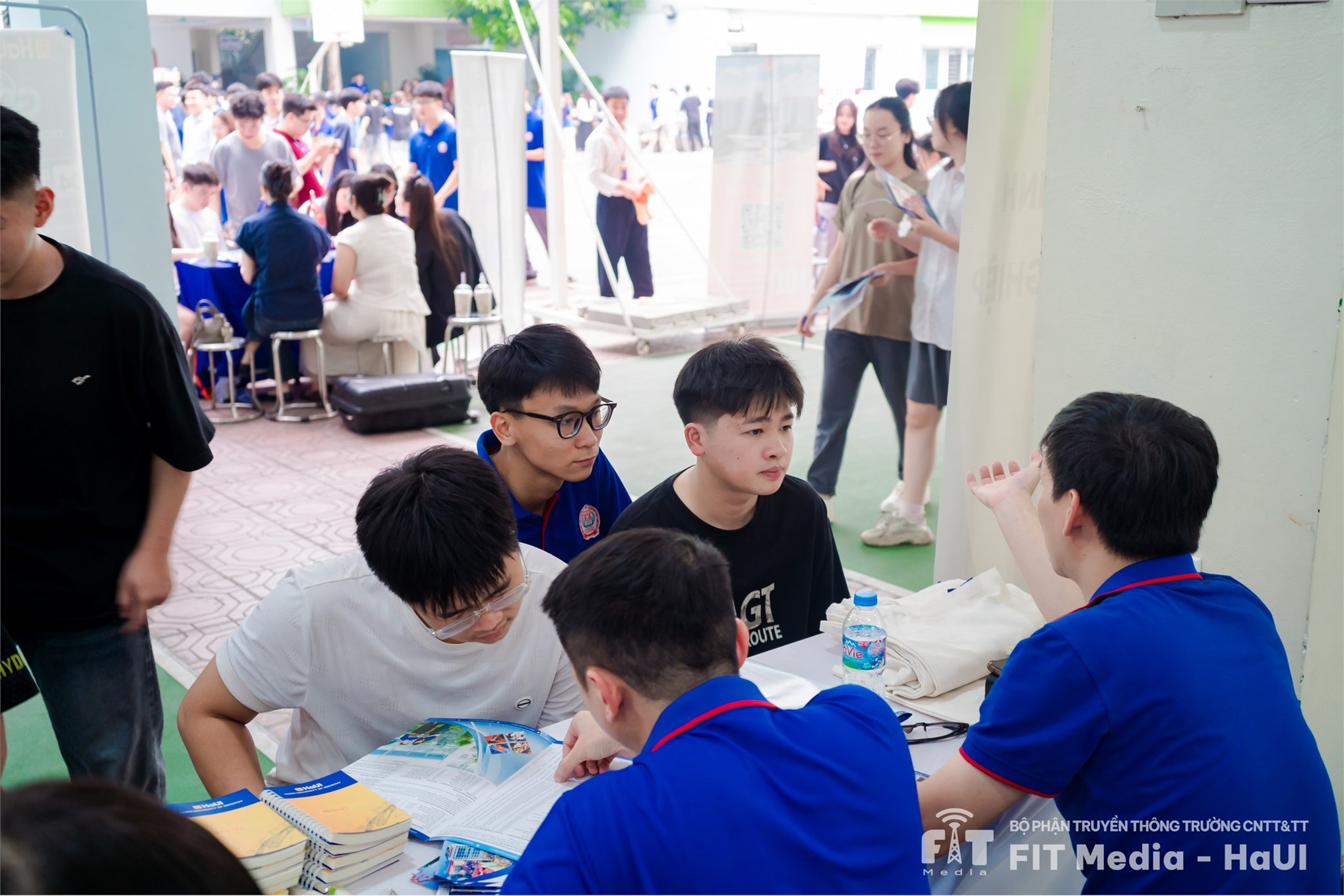 Không khí sôi động tại Ngày hội tư vấn, hướng nghiệp 2026 ở Trường Liên cấp THCS & THPT Lê Quý Đôn