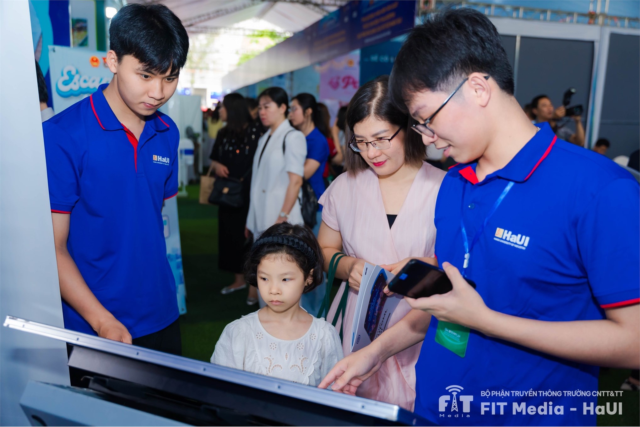 Chúc mừng đội thi HAutoML – Khẳng định dấu ấn sáng tạo của sinh viên Đại học Công nghiệp Hà Nội tại SV.STARTUP 2026