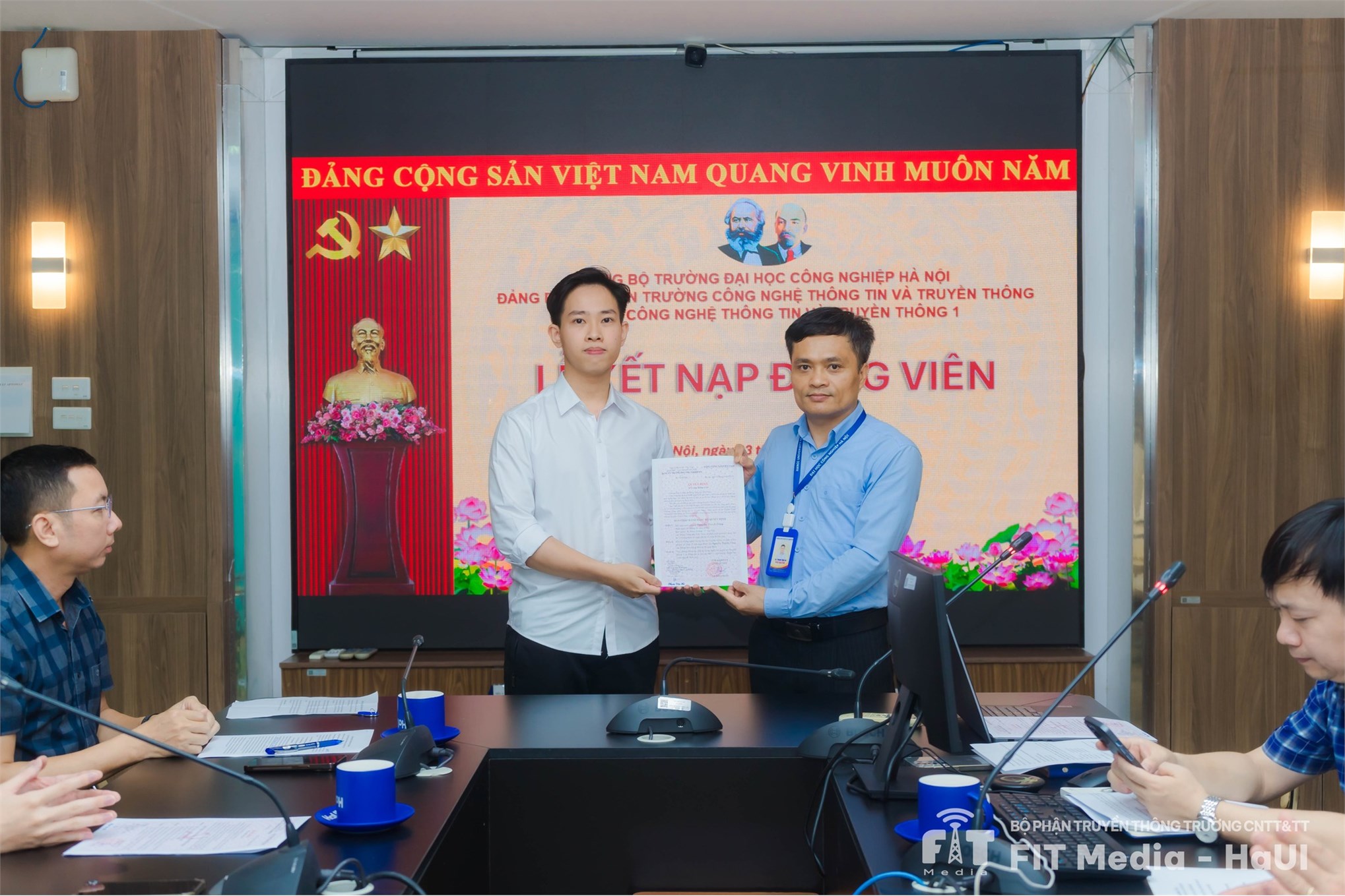 Chi bộ CNTT&TT1 tổ chức thành công lễ kết nạp Đảng viên mới và sinh hoạt định kỳ tháng 4/2026