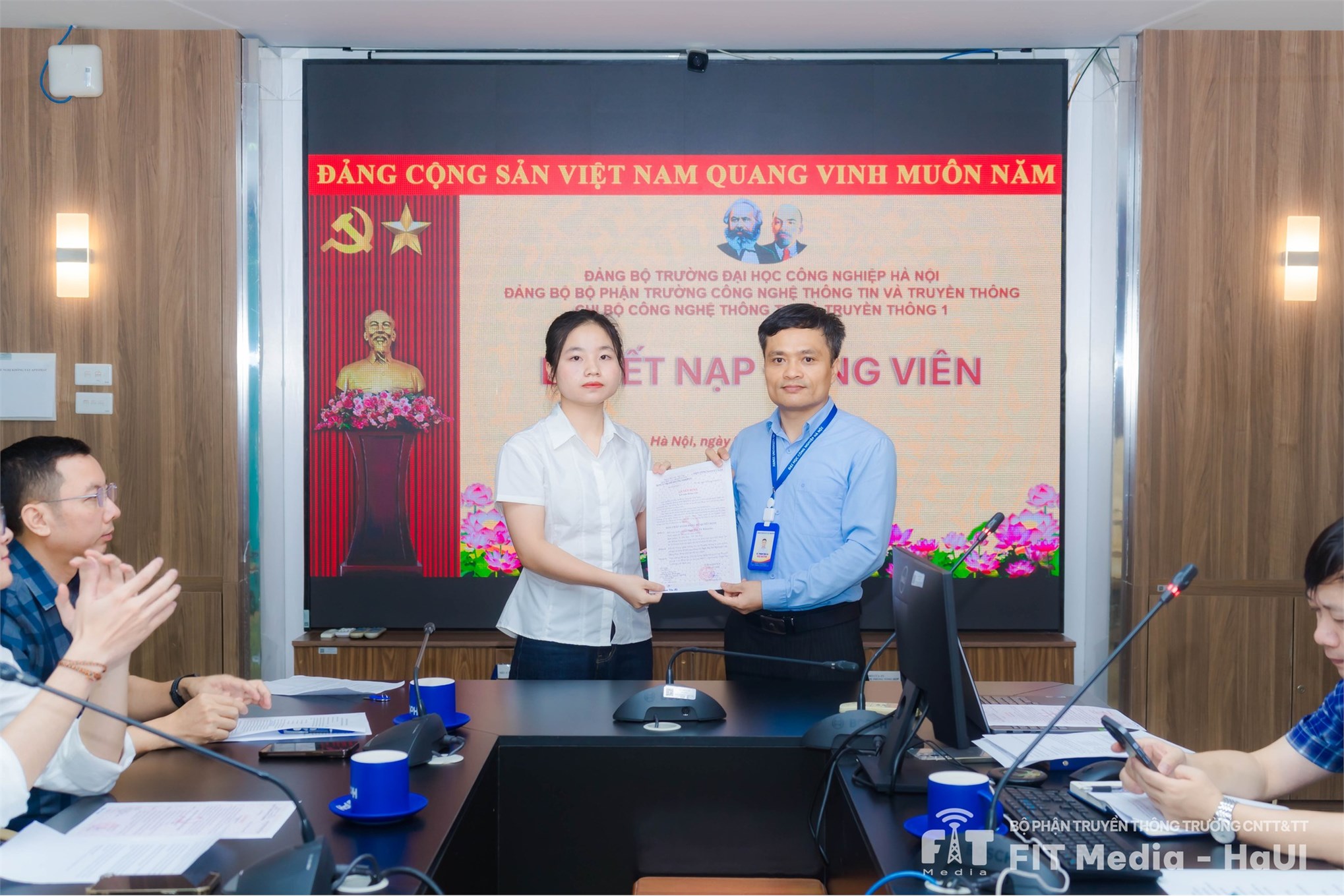 Chi bộ CNTT&TT1 tổ chức thành công lễ kết nạp Đảng viên mới và sinh hoạt định kỳ tháng 4/2026