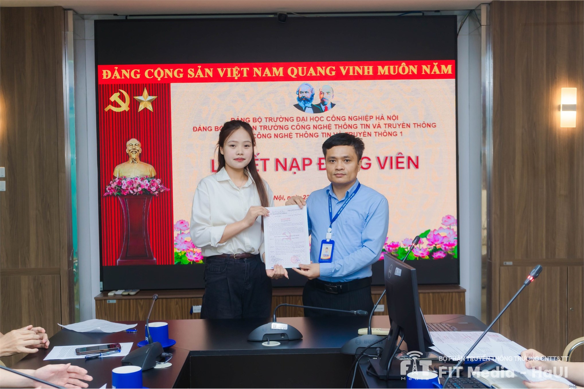 Chi bộ CNTT&TT1 tổ chức thành công lễ kết nạp Đảng viên mới và sinh hoạt định kỳ tháng 4/2026