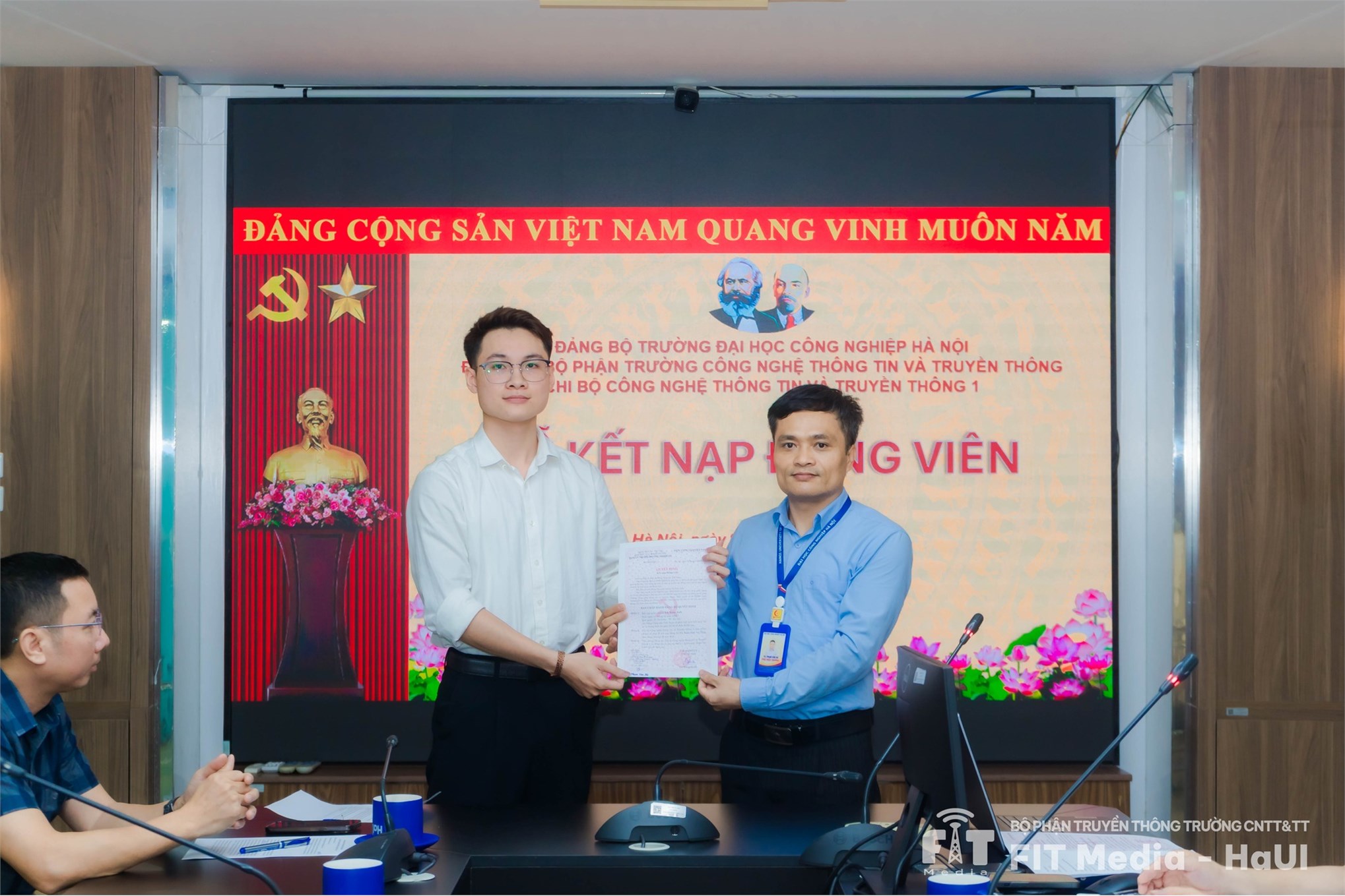 Chi bộ CNTT&TT1 tổ chức thành công lễ kết nạp Đảng viên mới và sinh hoạt định kỳ tháng 4/2026