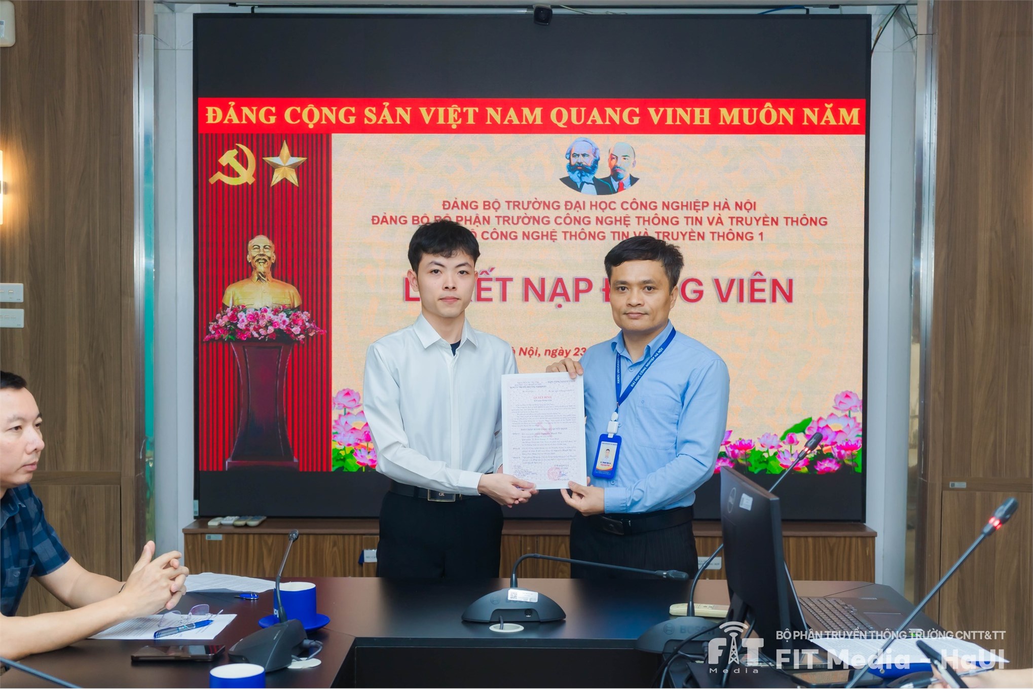 Chi bộ CNTT&TT1 tổ chức thành công lễ kết nạp Đảng viên mới và sinh hoạt định kỳ tháng 4/2026