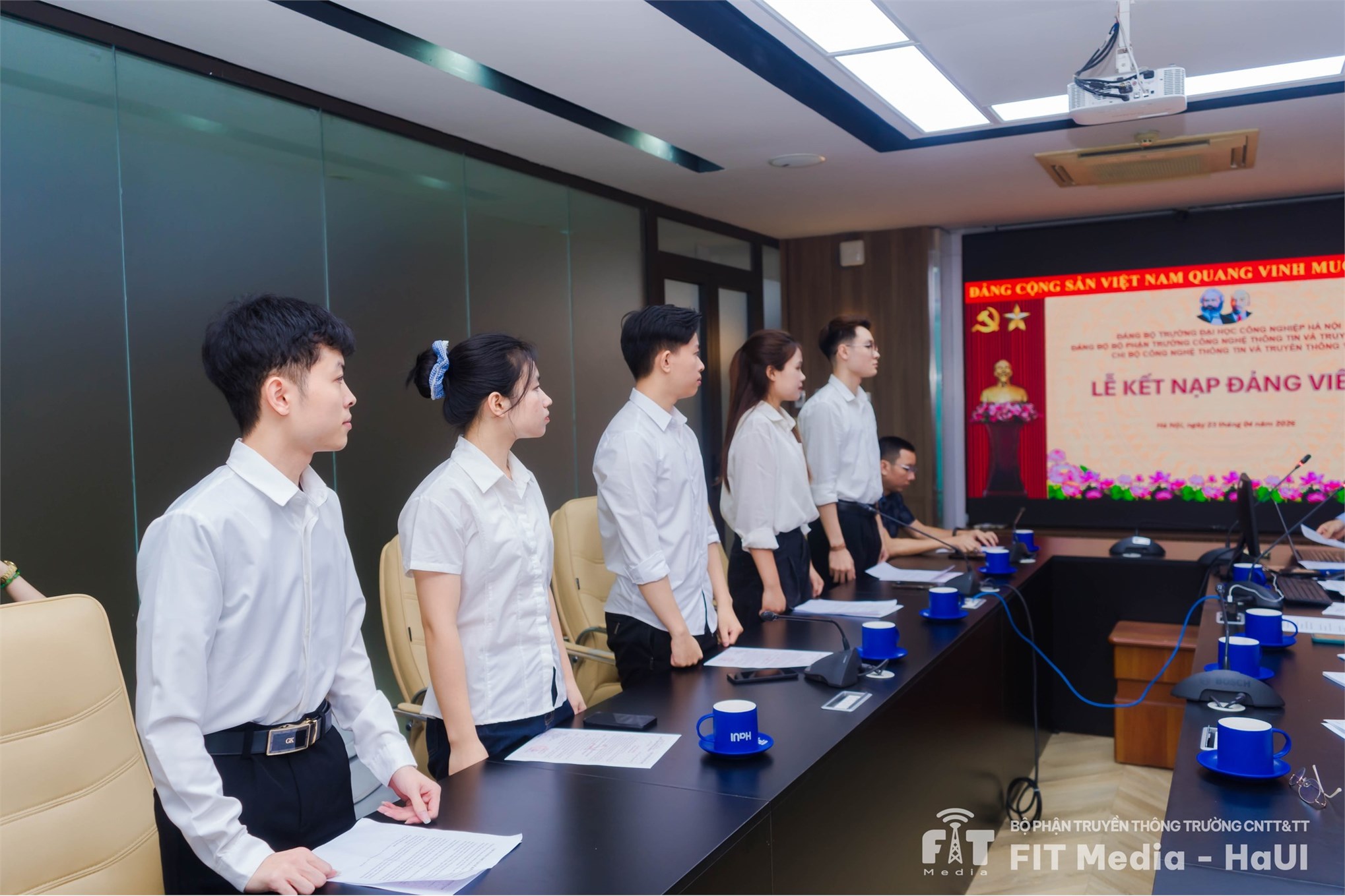 Chi bộ CNTT&TT1 tổ chức thành công lễ kết nạp Đảng viên mới và sinh hoạt định kỳ tháng 4/2026