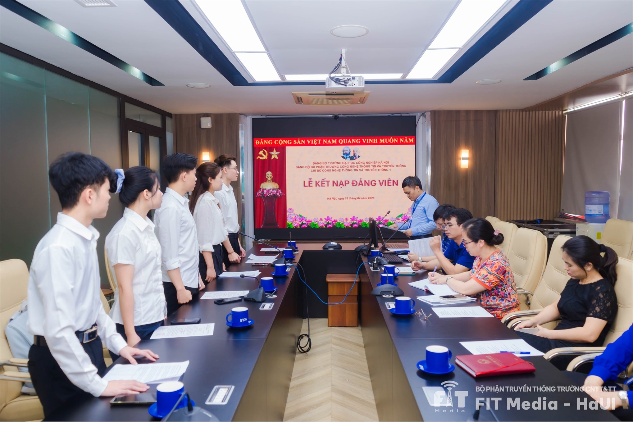 Chi bộ CNTT&TT1 tổ chức thành công lễ kết nạp Đảng viên mới và sinh hoạt định kỳ tháng 4/2026