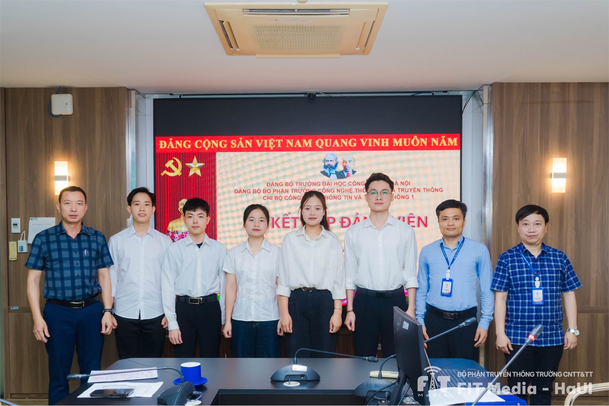 Chi bộ CNTT&TT1 tổ chức thành công lễ kết nạp Đảng viên mới và sinh hoạt định kỳ tháng 4/2026