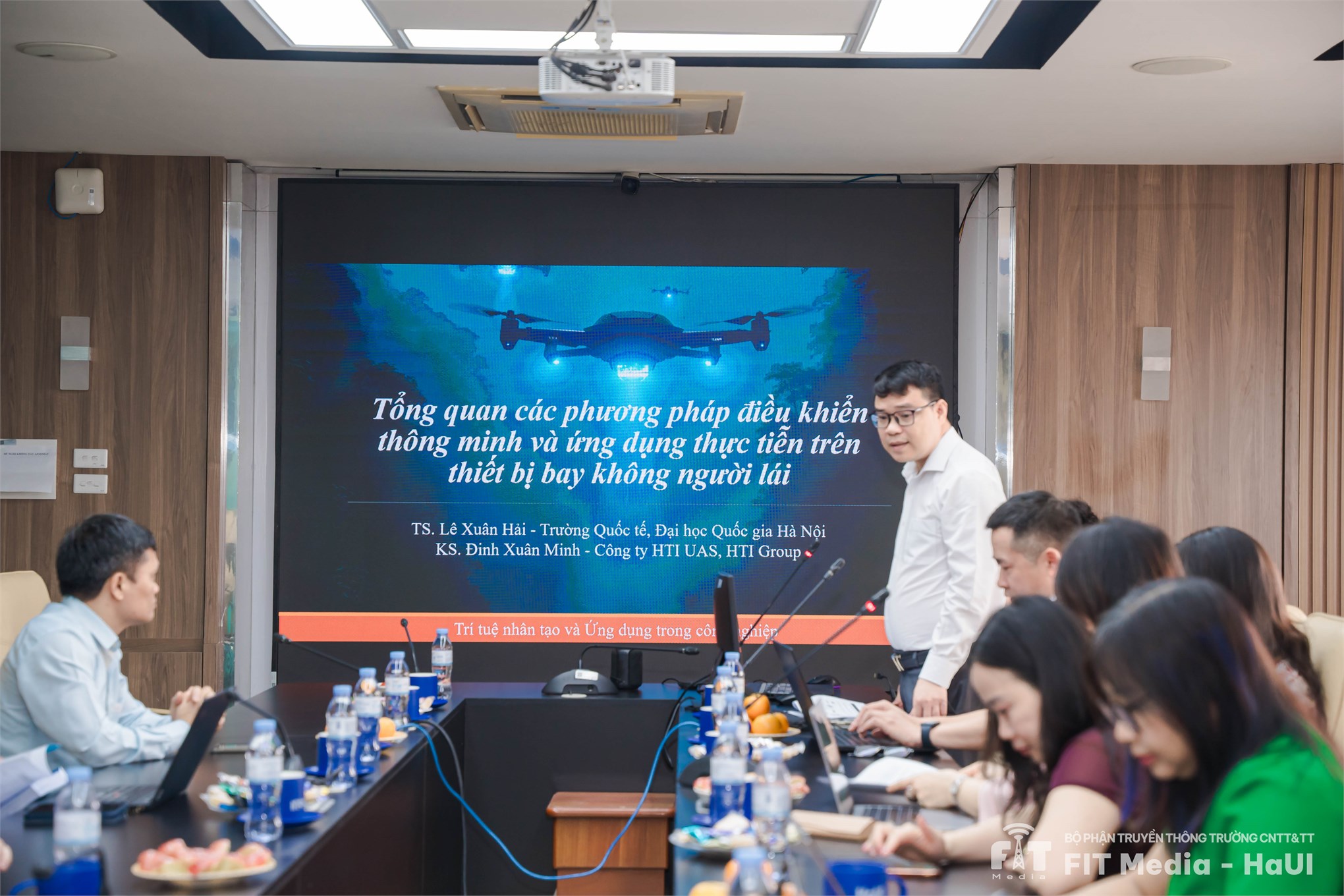 Hội thảo khoa học “Trí tuệ nhân tạo và ứng dụng trong công nghiệp” - Thúc đẩy nghiên cứu và ứng dụng hệ thống tự hành trong môi trường phức tạp