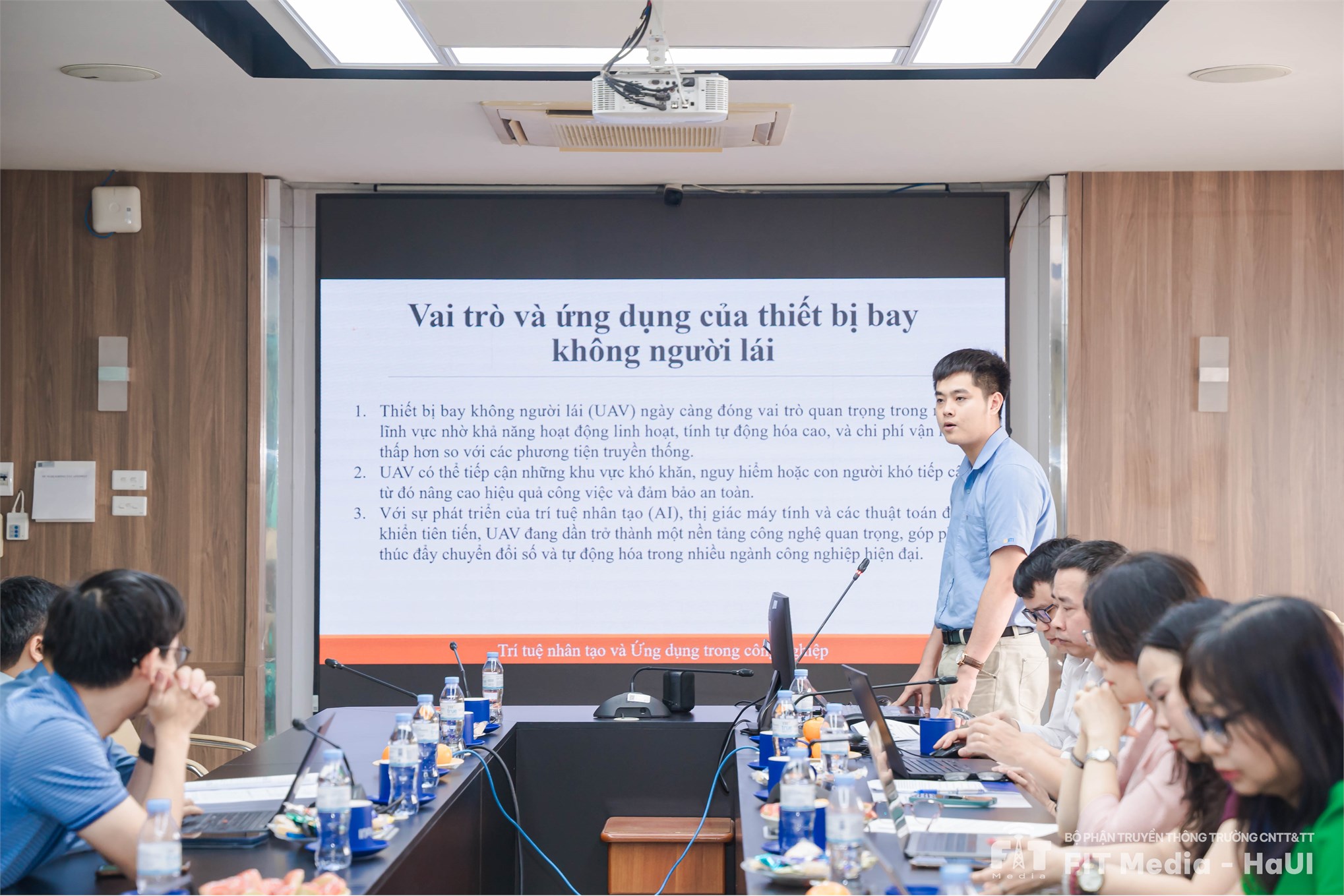 Hội thảo khoa học “Trí tuệ nhân tạo và ứng dụng trong công nghiệp” - Thúc đẩy nghiên cứu và ứng dụng hệ thống tự hành trong môi trường phức tạp