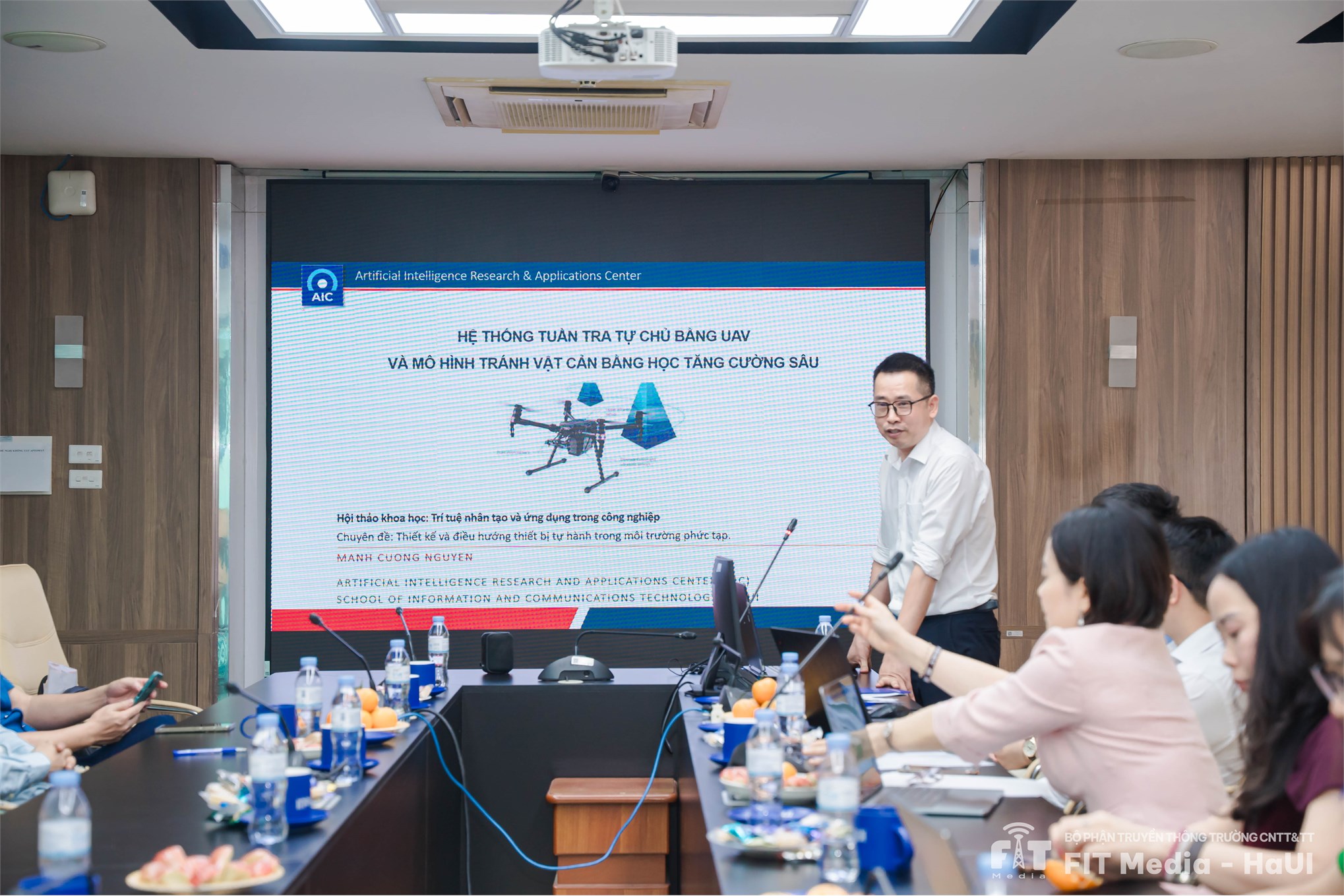 Hội thảo khoa học “Trí tuệ nhân tạo và ứng dụng trong công nghiệp” - Thúc đẩy nghiên cứu và ứng dụng hệ thống tự hành trong môi trường phức tạp