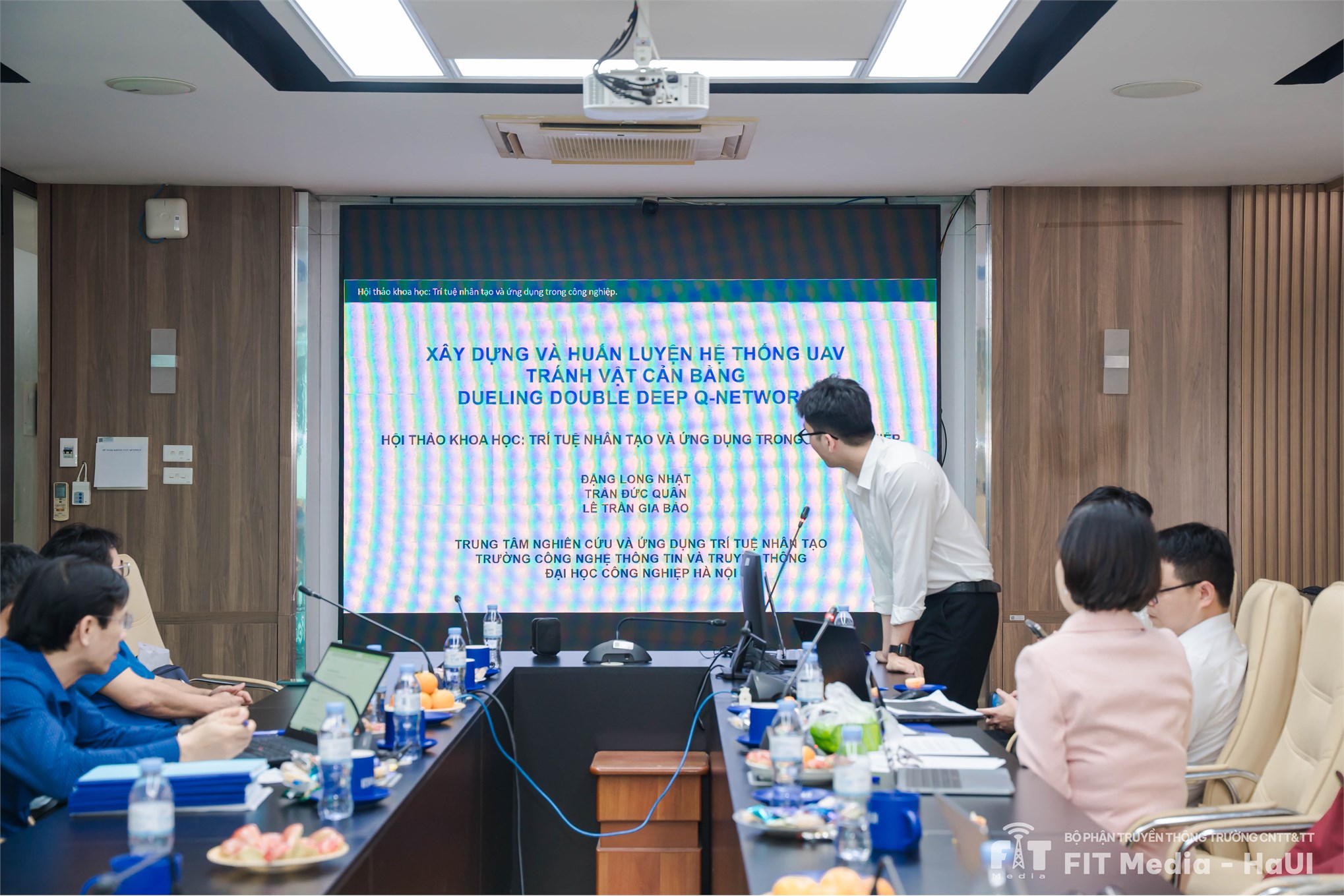 Hội thảo khoa học “Trí tuệ nhân tạo và ứng dụng trong công nghiệp” - Thúc đẩy nghiên cứu và ứng dụng hệ thống tự hành trong môi trường phức tạp