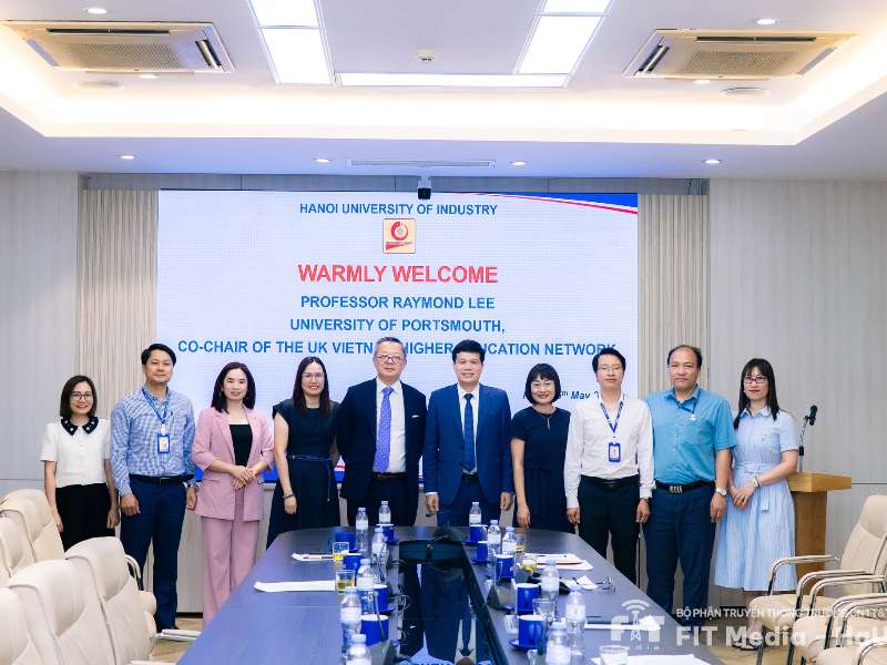 Trường CNTT và Truyền thông thúc đẩy hợp tác nghiên cứu quốc tế cùng Đại học Portsmouth (Anh Quốc)