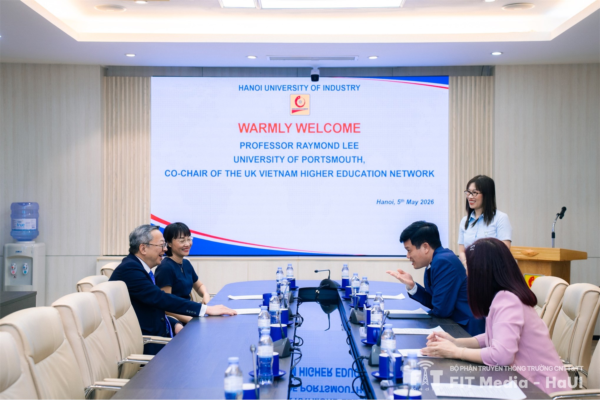 Trường CNTT và Truyền thông thúc đẩy hợp tác nghiên cứu quốc tế cùng Đại học Portsmouth (Anh Quốc)