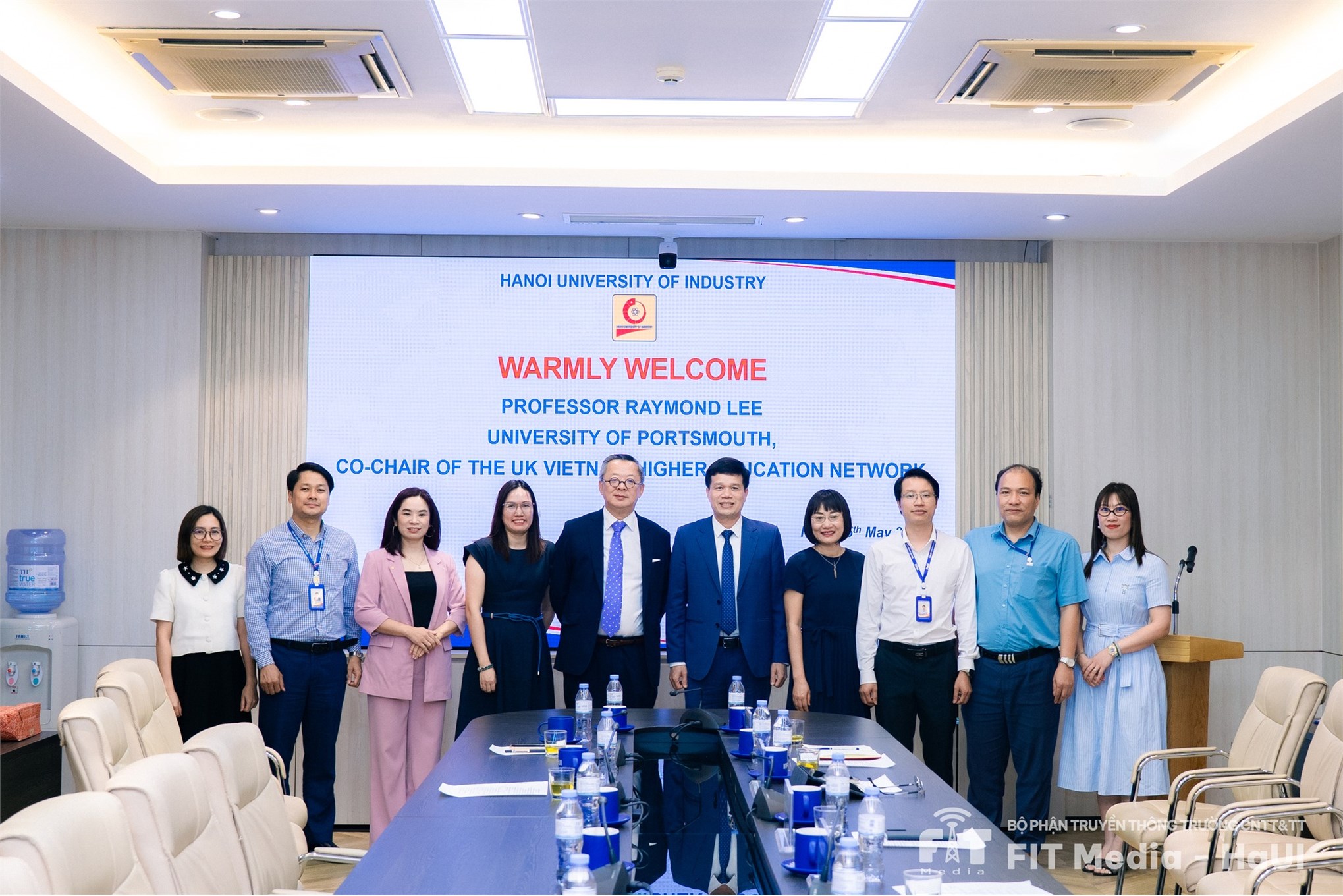 Trường CNTT và Truyền thông thúc đẩy hợp tác nghiên cứu quốc tế cùng Đại học Portsmouth (Anh Quốc)