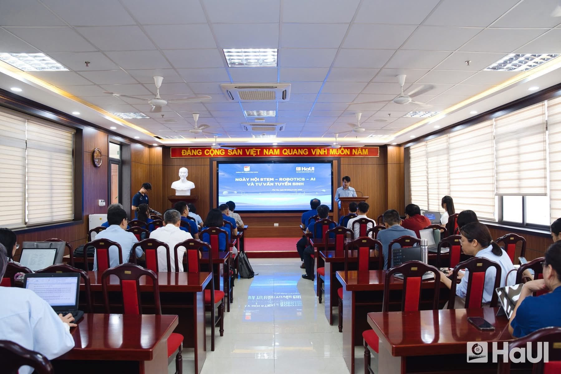 SICT đồng hành cùng Trường THPT Chuyên Hùng Vương thúc đẩy ứng dụng AI trong giáo dục
