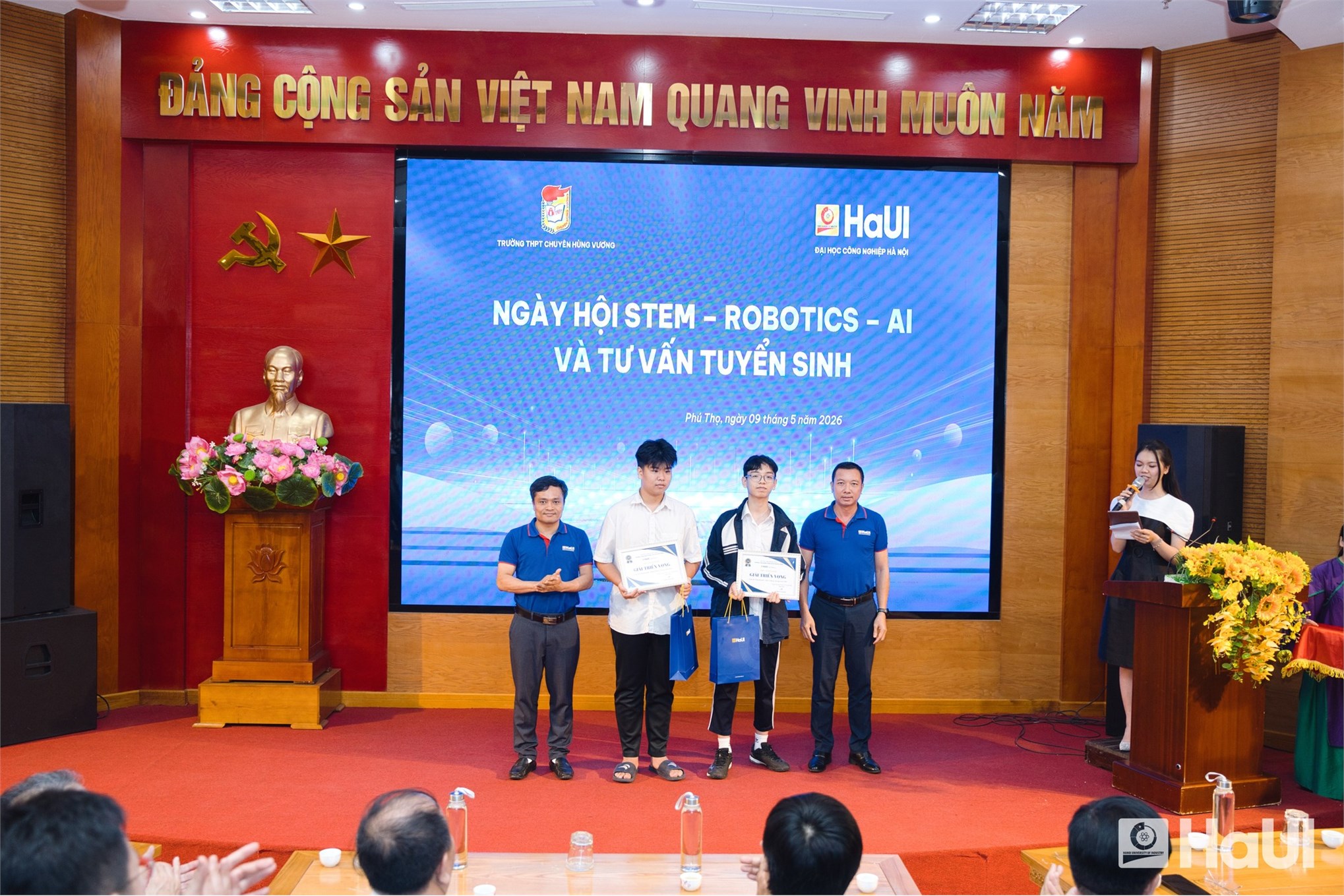 SICT – HaUI Gây Ấn Tượng Tại Ngày Hội STEM – Robotic – AI Và Tư Vấn Tuyển Sinh 2026 Tại Trường THPT Chuyên Hùng Vương