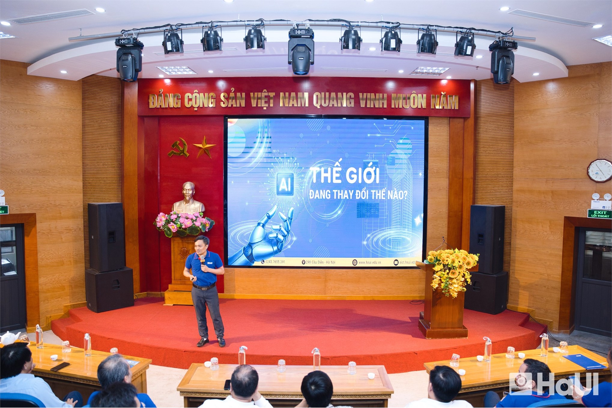 SICT – HaUI Gây Ấn Tượng Tại Ngày Hội STEM – Robotic – AI Và Tư Vấn Tuyển Sinh 2026 Tại Trường THPT Chuyên Hùng Vương