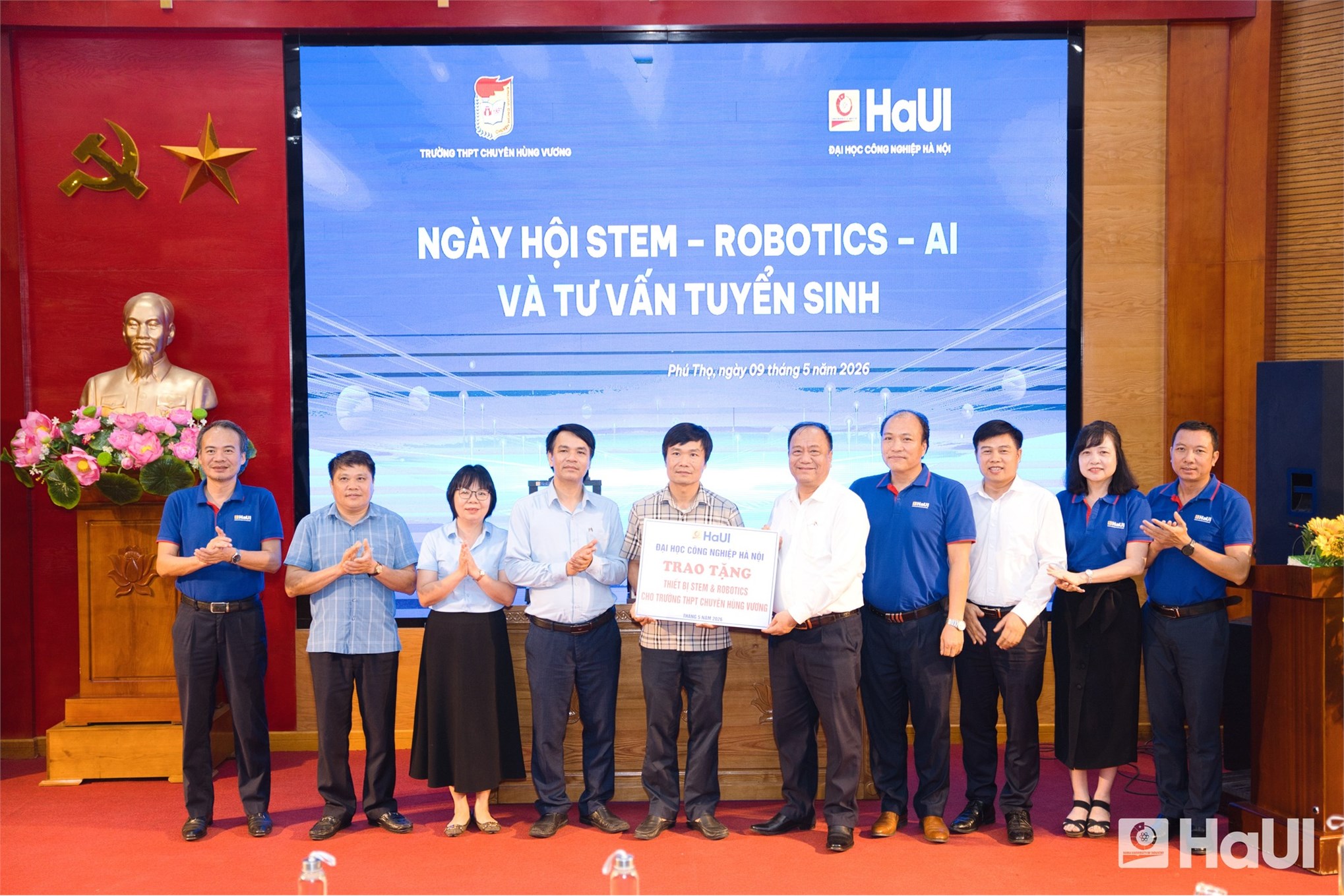 SICT – HaUI Gây Ấn Tượng Tại Ngày Hội STEM – Robotic – AI Và Tư Vấn Tuyển Sinh 2026 Tại Trường THPT Chuyên Hùng Vương