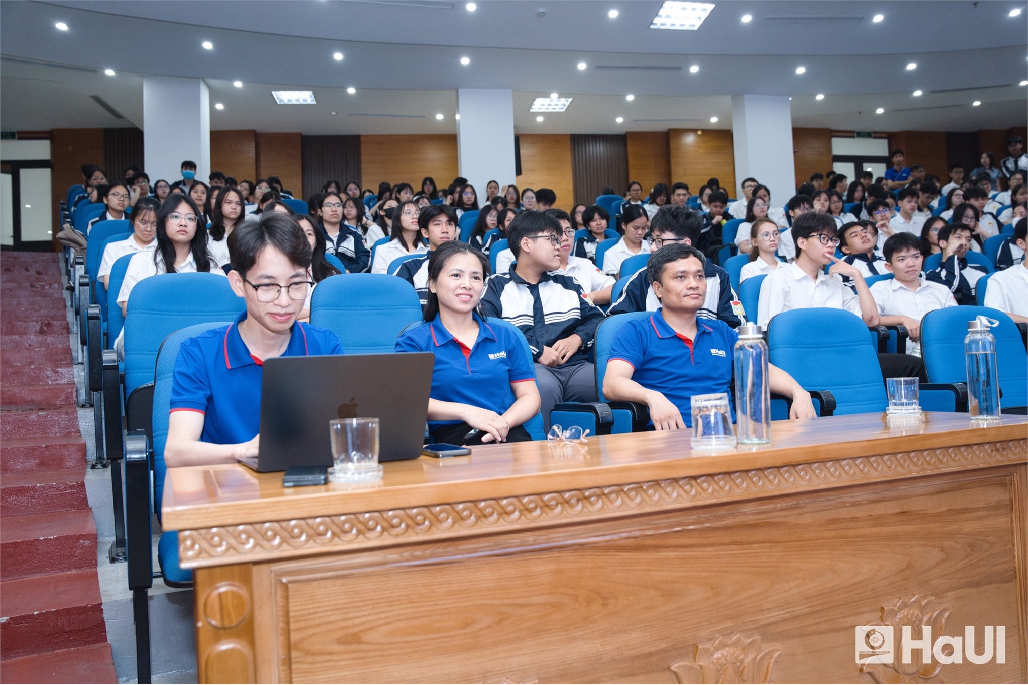 SICT – HaUI Gây Ấn Tượng Tại Ngày Hội STEM – Robotic – AI Và Tư Vấn Tuyển Sinh 2026 Tại Trường THPT Chuyên Hùng Vương