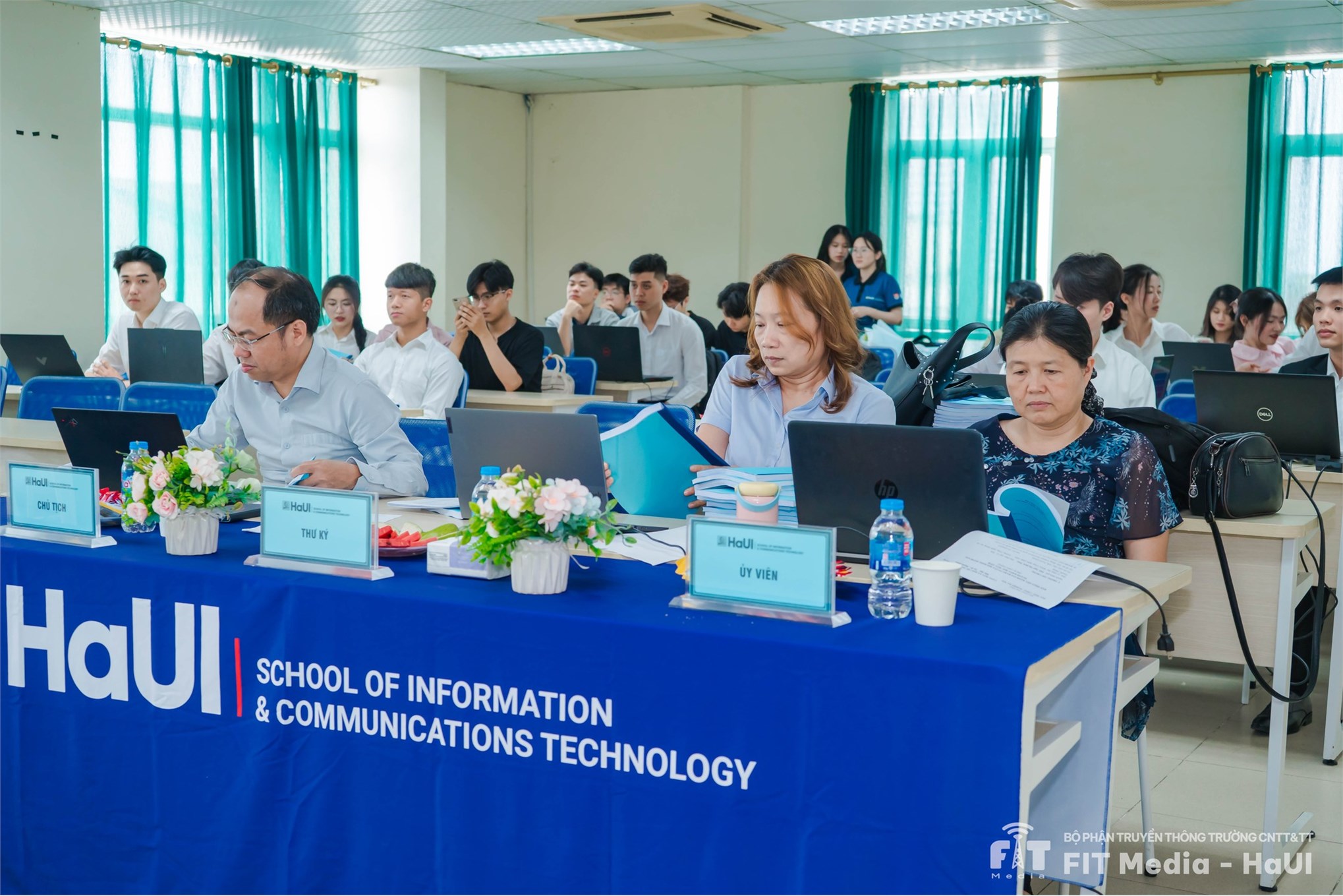 Khép lại thanh xuân giảng đường qua lễ bảo vệ đồ án tốt nghiệp 2026 của sinh viên SICT – HaUI