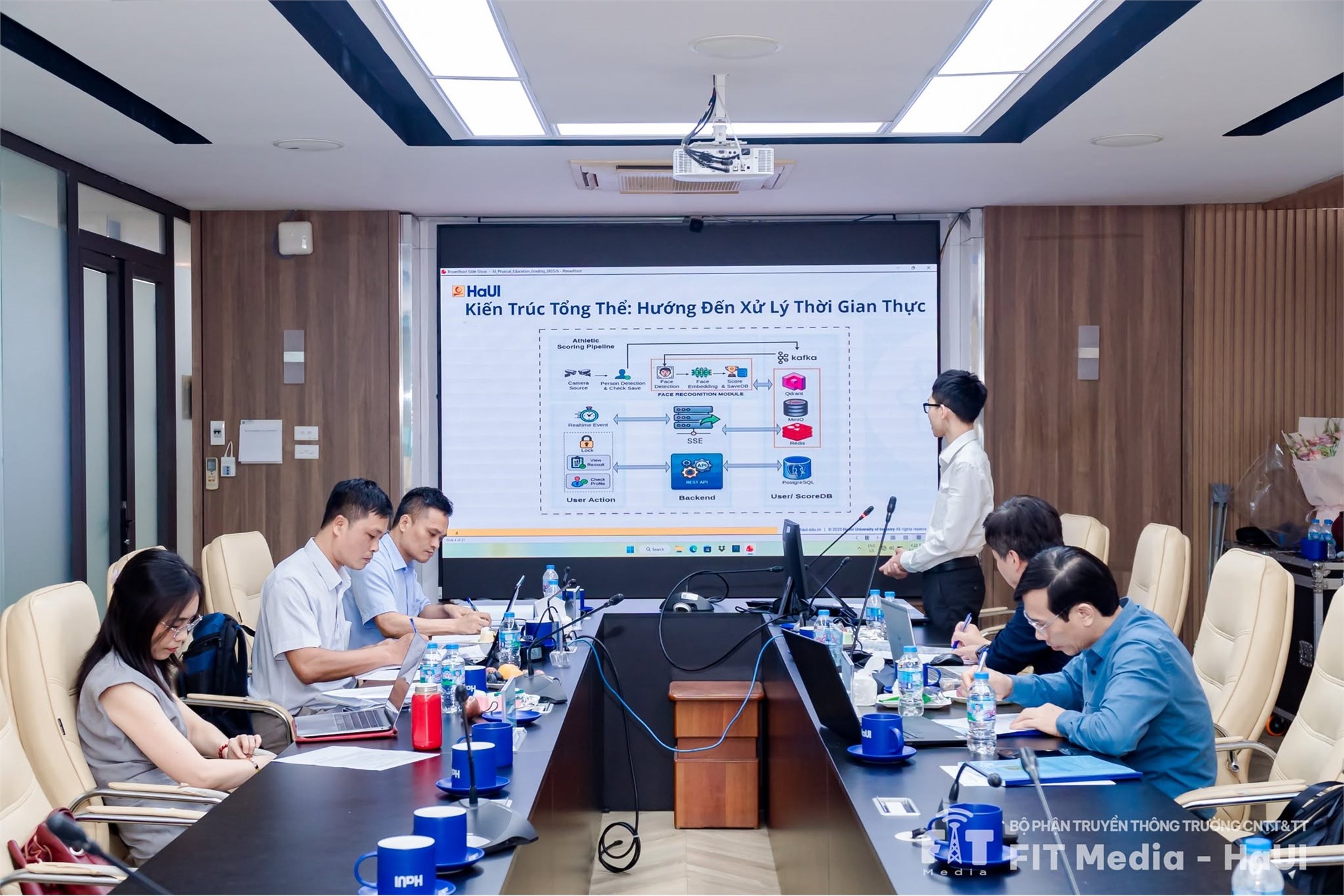 Trường Công nghệ Thông tin và Truyền thông tổ chức Hội đồng bảo vệ Đề án tốt nghiệp Thạc sĩ ngành Hệ thống thông tin