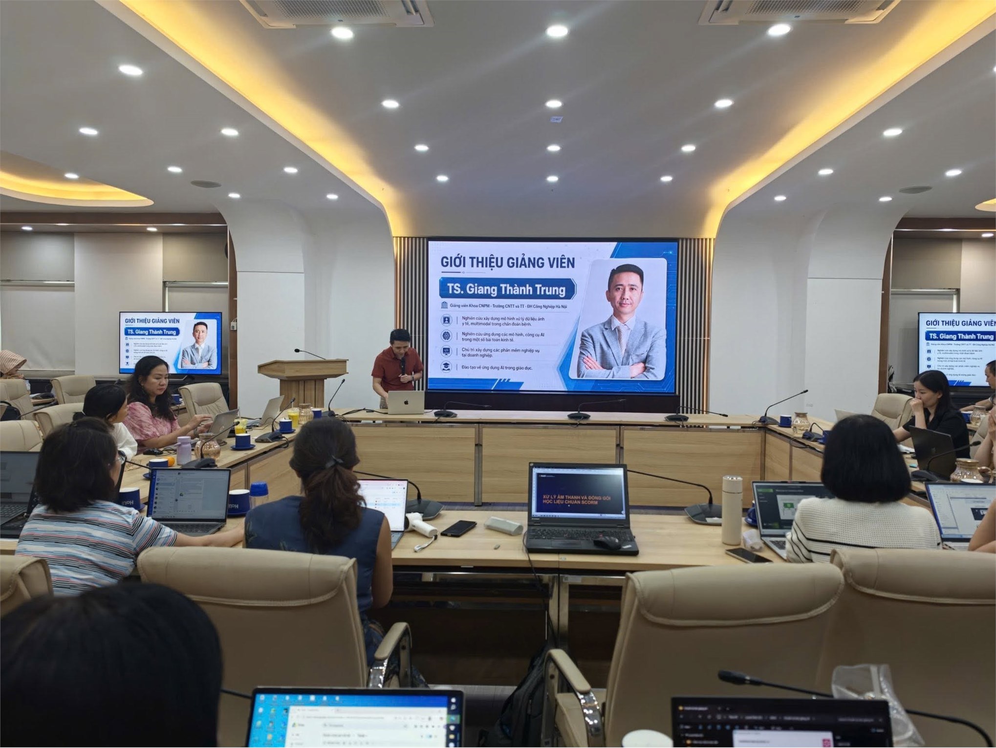 Trường Công nghệ Thông tin và Truyền thông đồng hành cùng Đại học Công nghiệp Hà Nội trong tập huấn ứng dụng trí tuệ nhân tạo trong thiết kế bài giảng và tổ chức dạy – học