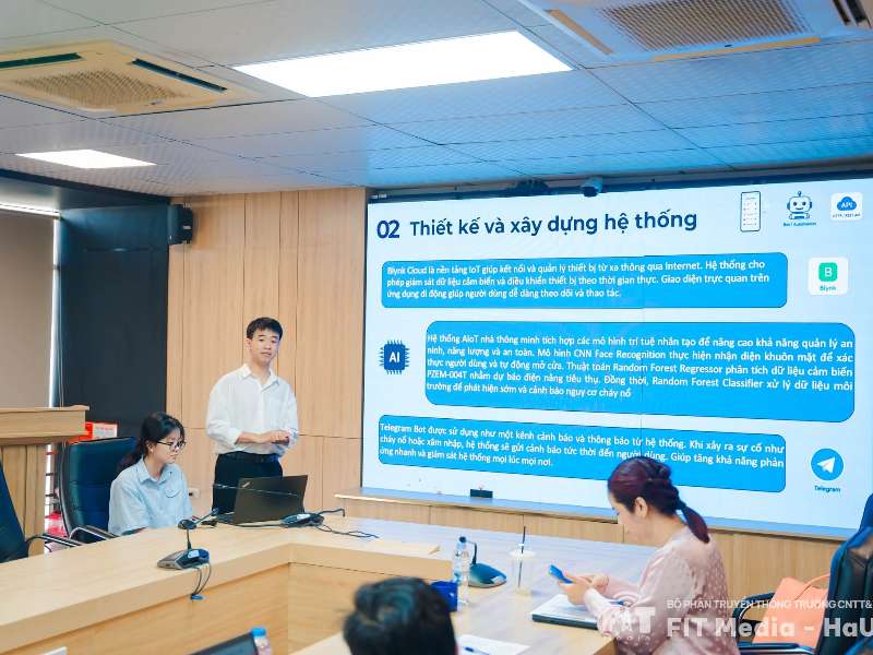 Trường Công nghệ Thông tin và Truyền thông tổ chức nghiệm thu đề tài Sinh viên Nghiên cứu khoa học năm học 2025–2026 lĩnh vực Công nghệ thông tin