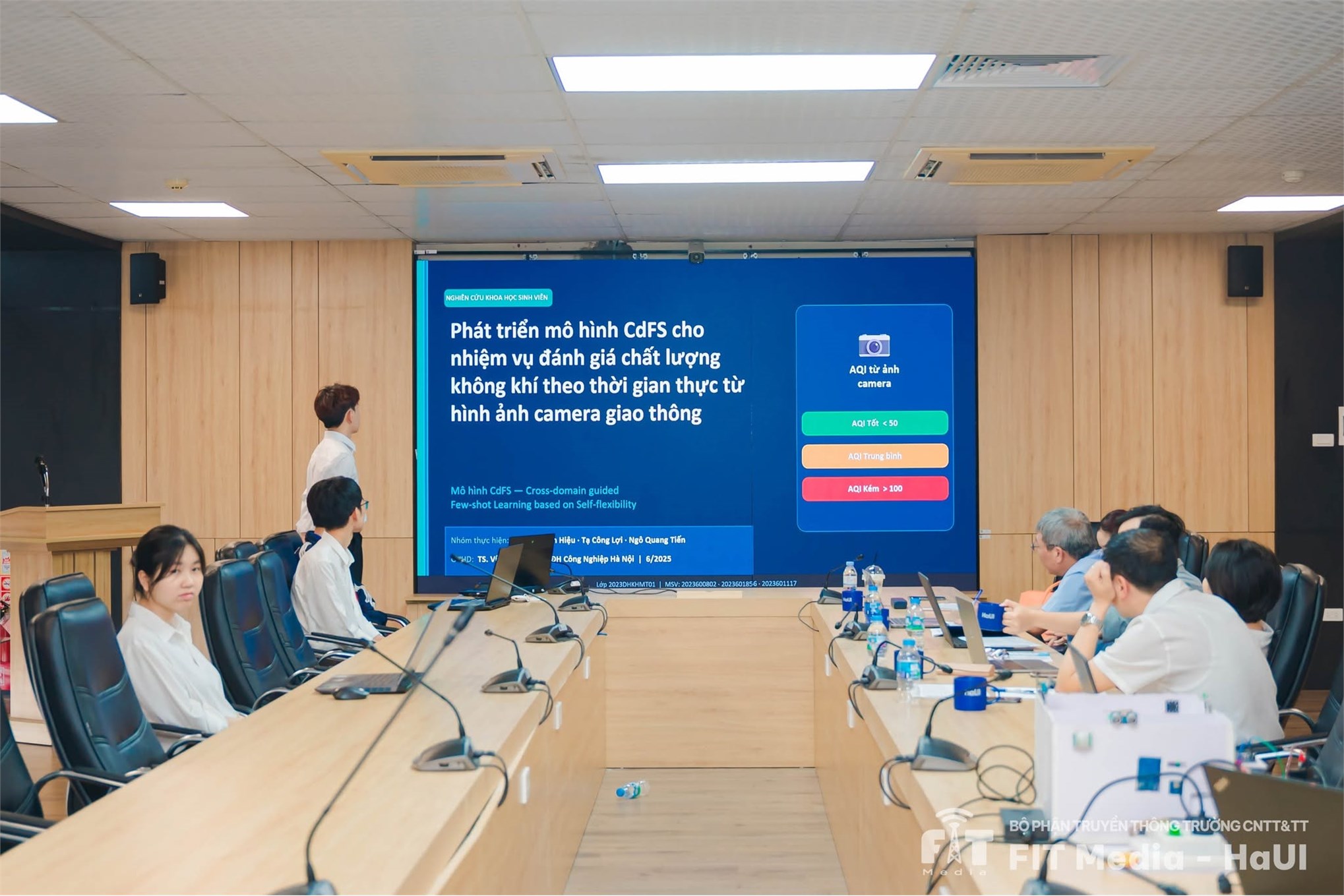 Trường Công nghệ Thông tin và Truyền thông tổ chức nghiệm thu đề tài Sinh viên Nghiên cứu khoa học năm học 2025–2026 lĩnh vực Công nghệ thông tin