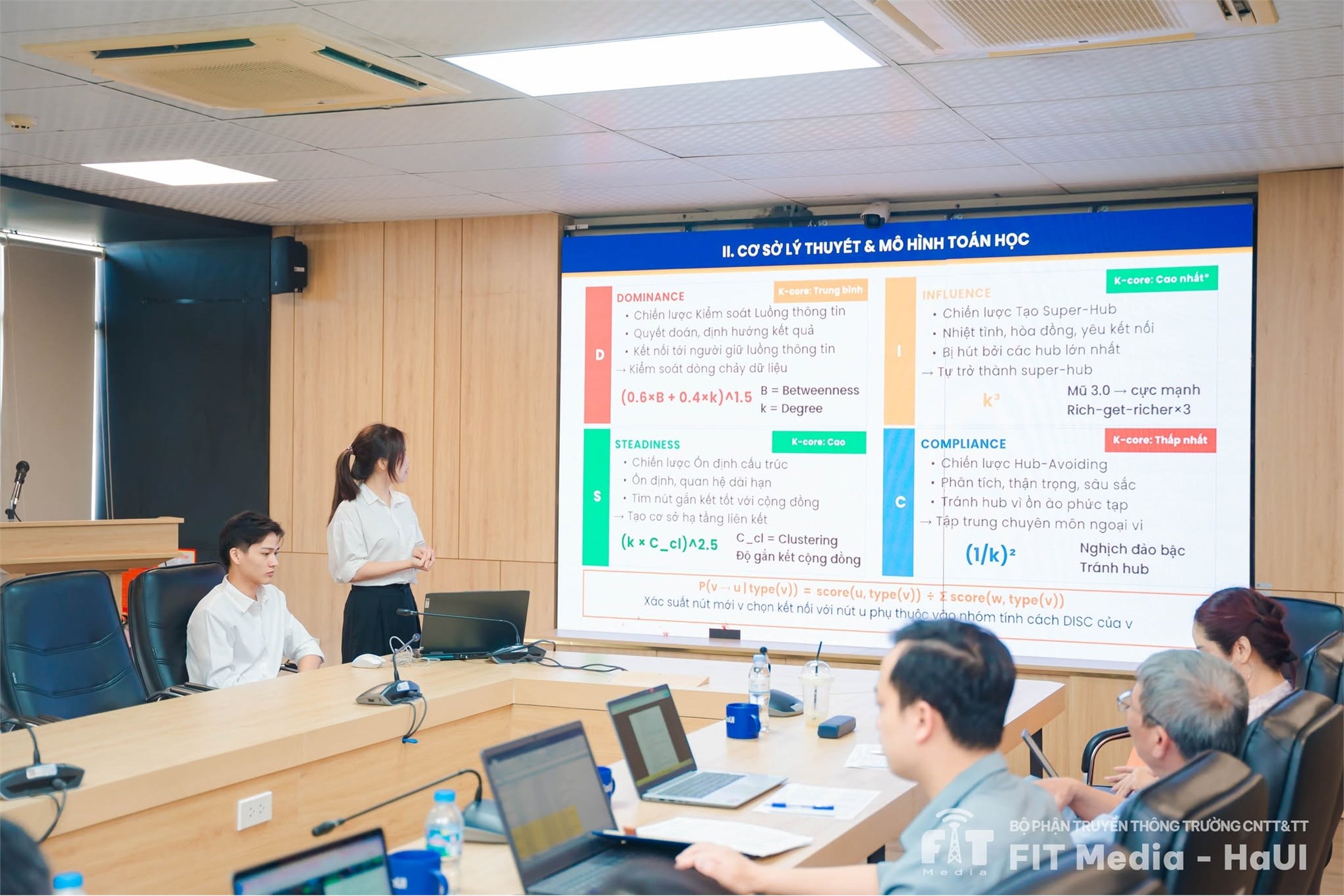Trường Công nghệ Thông tin và Truyền thông tổ chức nghiệm thu đề tài Sinh viên Nghiên cứu khoa học năm học 2025–2026 lĩnh vực Công nghệ thông tin