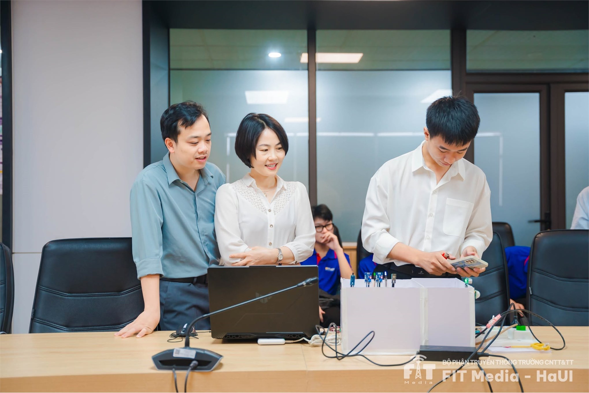 Trường Công nghệ Thông tin và Truyền thông tổ chức nghiệm thu đề tài Sinh viên Nghiên cứu khoa học năm học 2025–2026 lĩnh vực Công nghệ thông tin