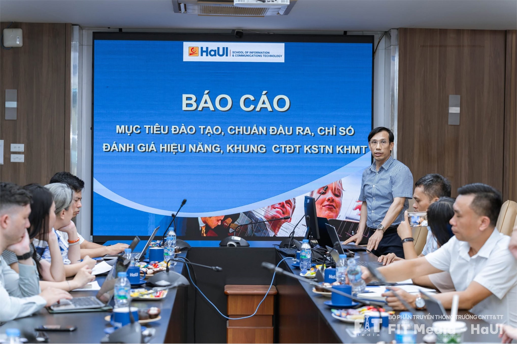 Trường Công nghệ Thông tin và Truyền thông tổ chức Hội thảo lấy ý kiến xây dựng chương trình đào tạo Kỹ sư tài năng Khoa học máy tính