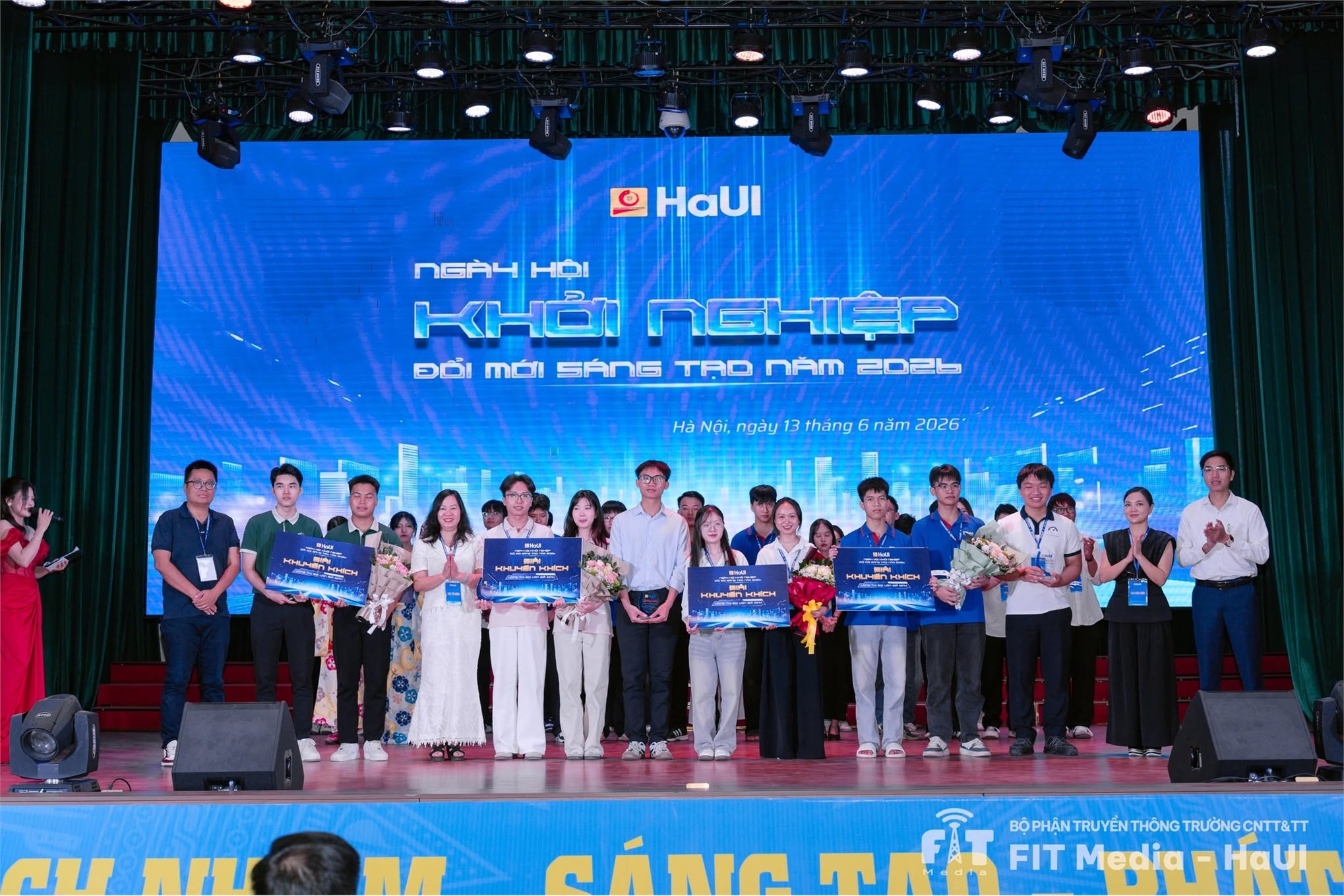 Chúc mừng các đội thi Trường CNTT và Truyền thông đạt giải tại vòng thi Gọi vốn giả định – Ngày hội Khởi nghiệp Đổi mới sáng tạo HaUI 2026