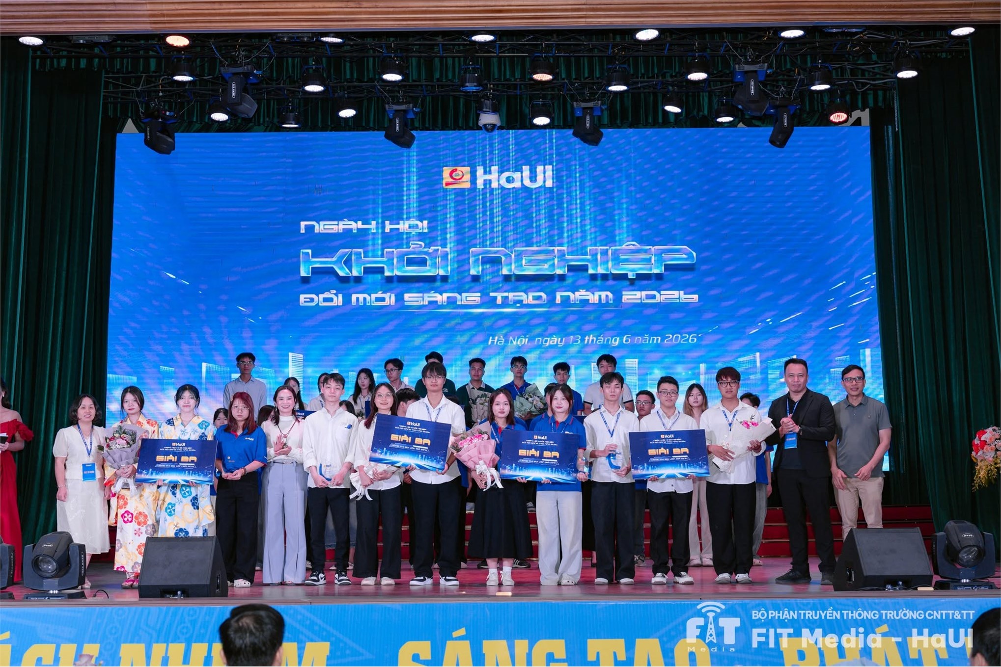 Chúc mừng các đội thi Trường CNTT và Truyền thông đạt giải tại vòng thi Gọi vốn giả định – Ngày hội Khởi nghiệp Đổi mới sáng tạo HaUI 2026