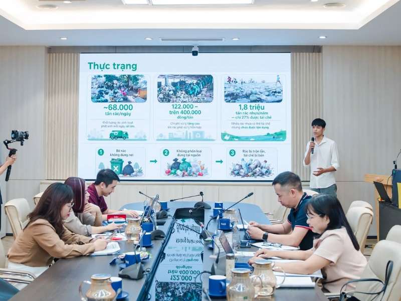 Chúc mừng các đội thi Trường CNTT và Truyền thông vào Chung kết DECIC 2026