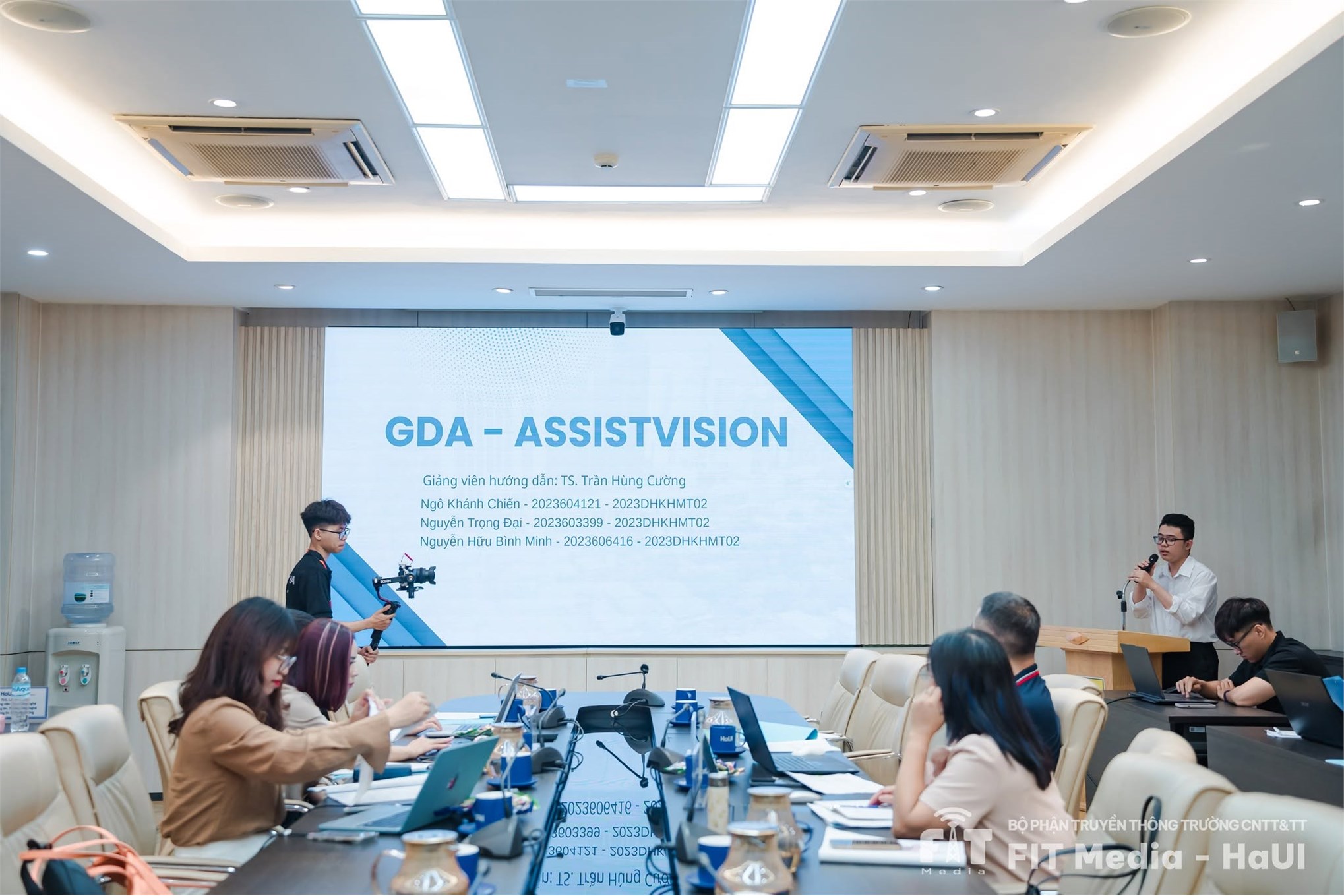 Chúc mừng các đội thi Trường CNTT và Truyền thông vào Chung kết DECIC 2026