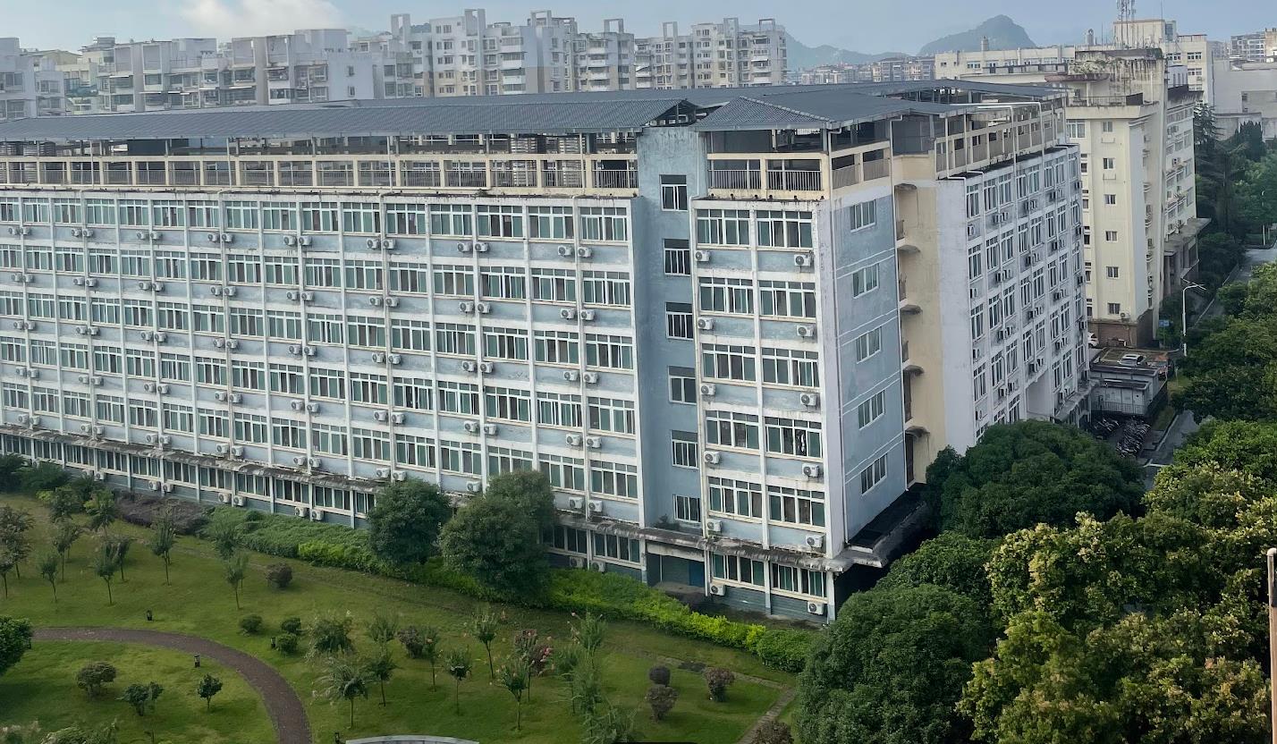 Sinh viên Trường Công nghệ Thông tin và Truyền thông HaUI khám phá môi trường công nghệ và học thuật tại Đại học Sư phạm Quảng Tây