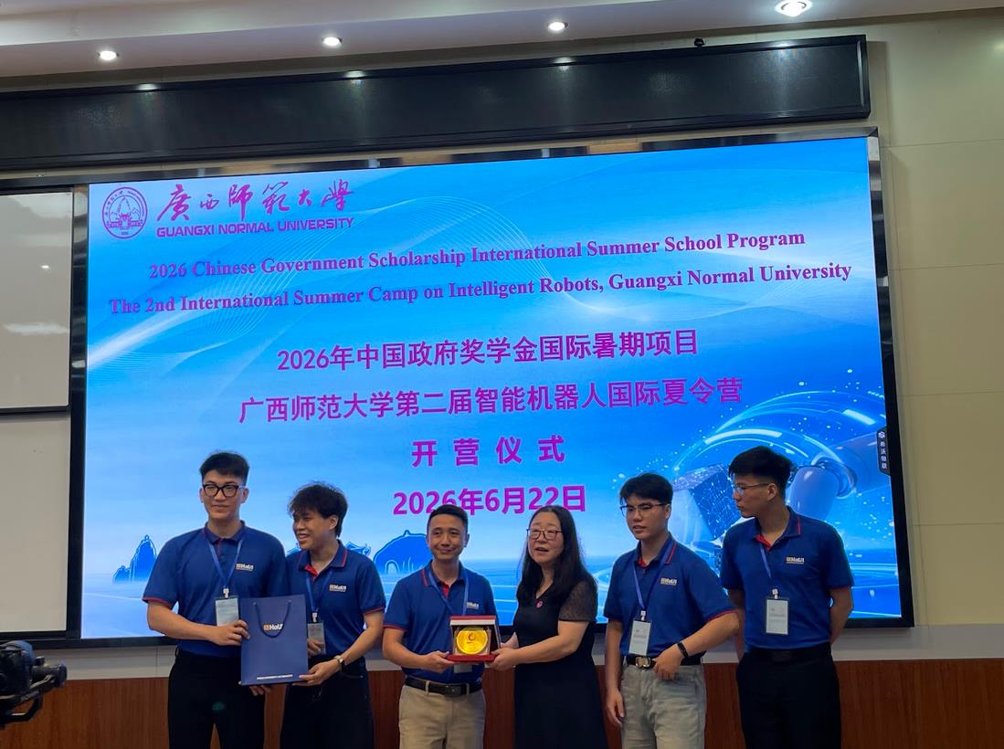 Sinh viên Trường Công nghệ Thông tin và Truyền thông HaUI khám phá môi trường công nghệ và học thuật tại Đại học Sư phạm Quảng Tây