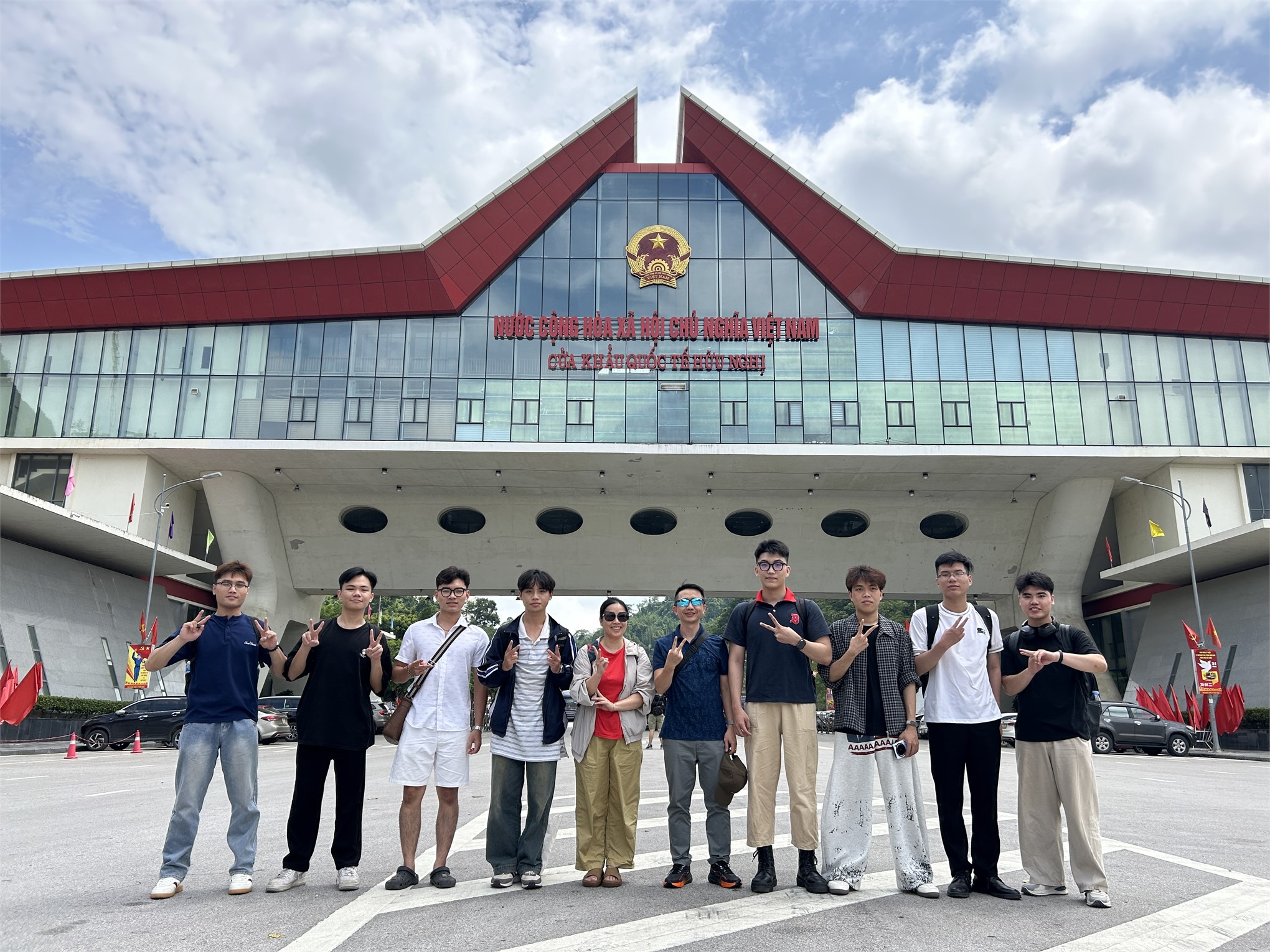 Sinh viên Trường Công nghệ Thông tin và Truyền thông HaUI khám phá môi trường công nghệ và học thuật tại Đại học Sư phạm Quảng Tây