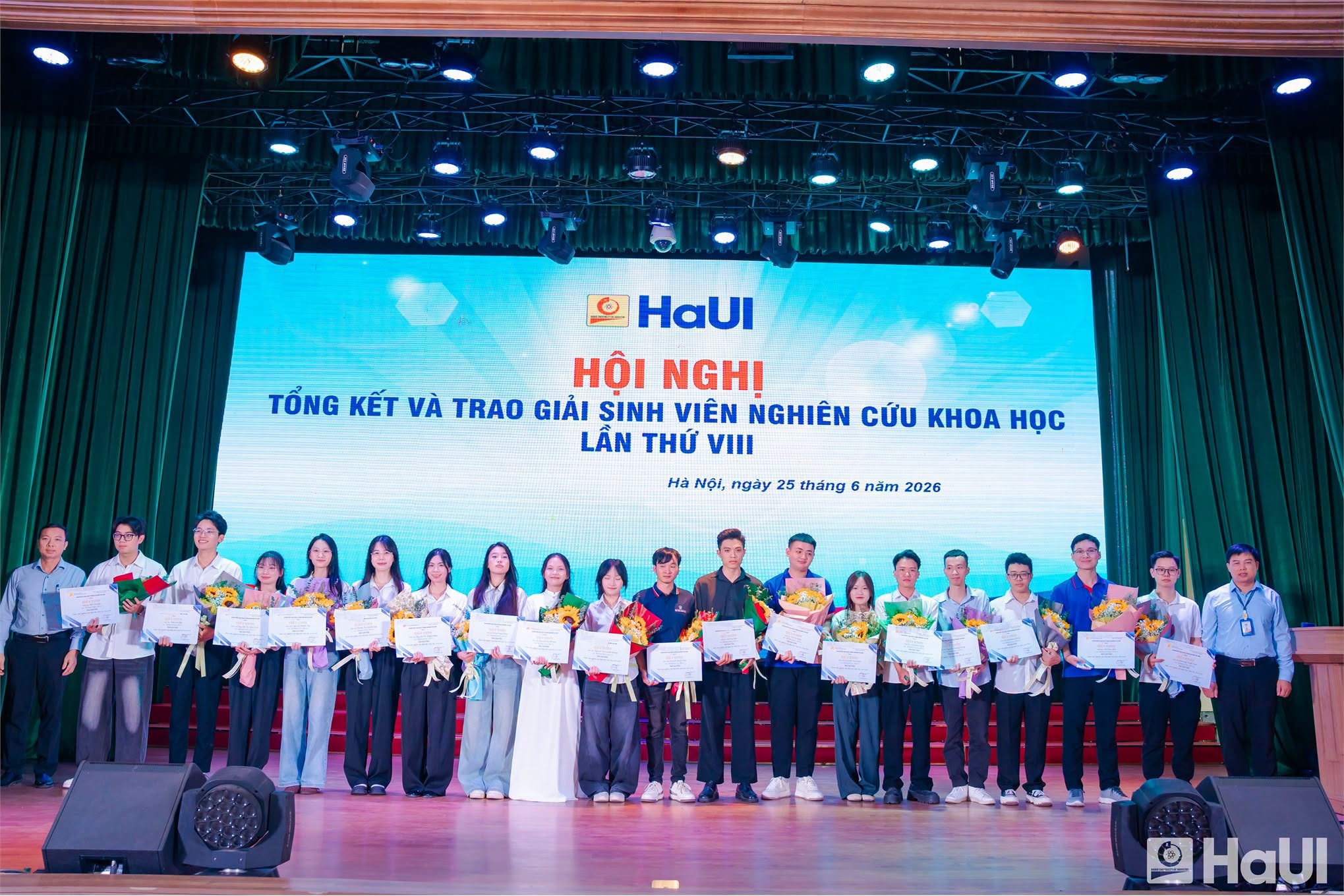 Sinh viên Trường Công nghệ Thông tin và Truyền thông khẳng định năng lực nghiên cứu khoa học, đổi mới sáng tạo tại HaUI