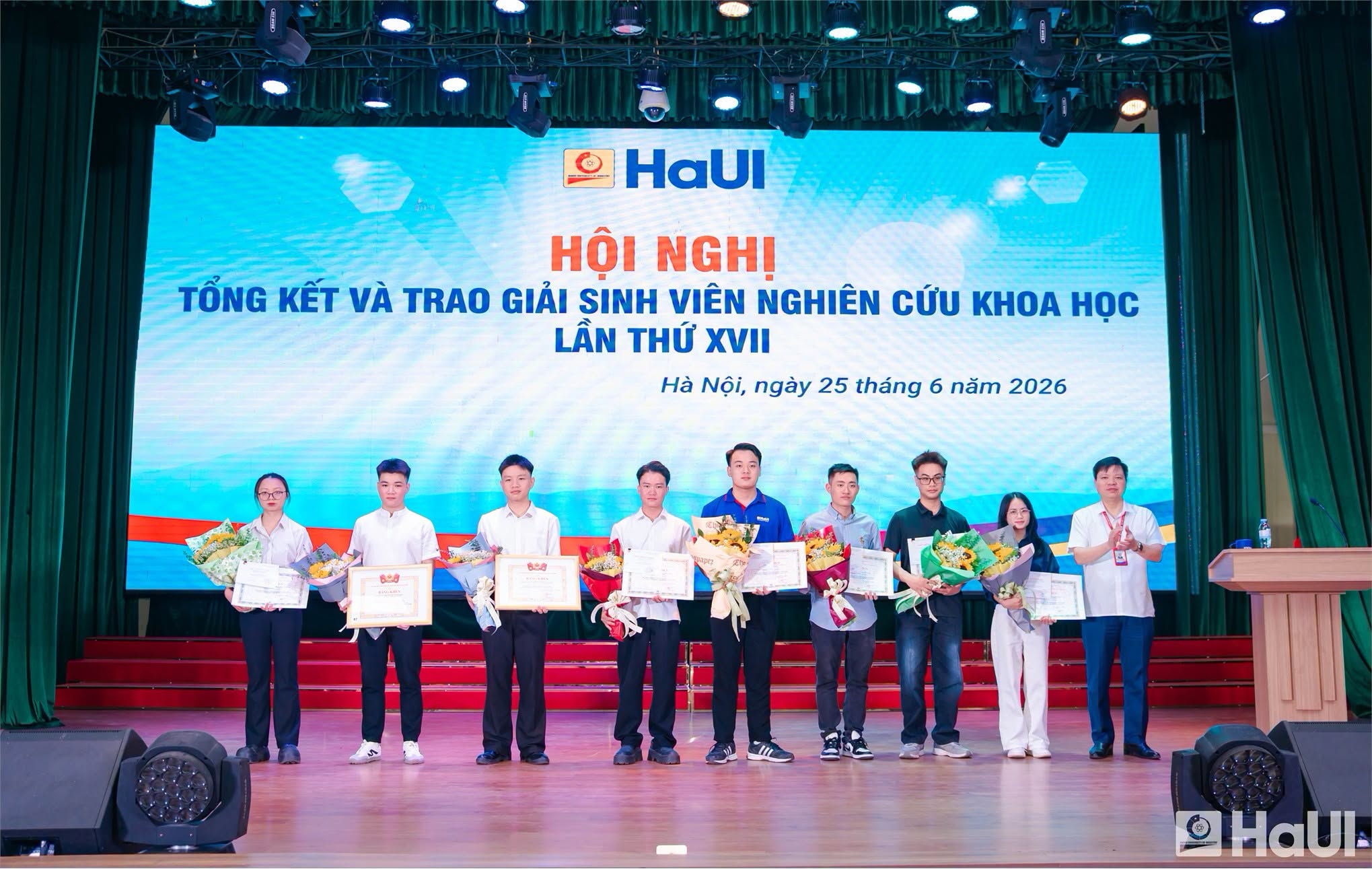Sinh viên Trường Công nghệ Thông tin và Truyền thông khẳng định năng lực nghiên cứu khoa học, đổi mới sáng tạo tại HaUI