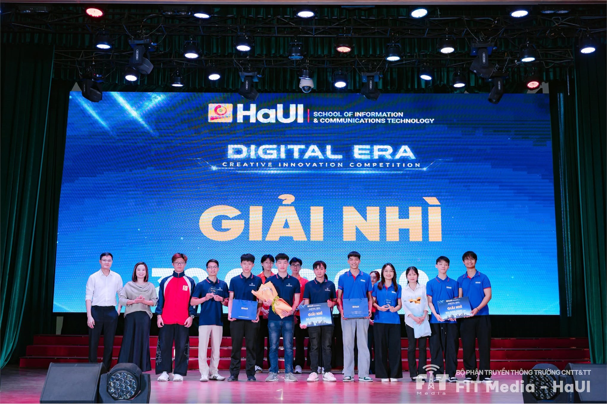Sinh viên Trường Công nghệ Thông tin và Truyền thông ghi dấu ấn tại Chung kết Digital Era Creative Innovation Competition 2026