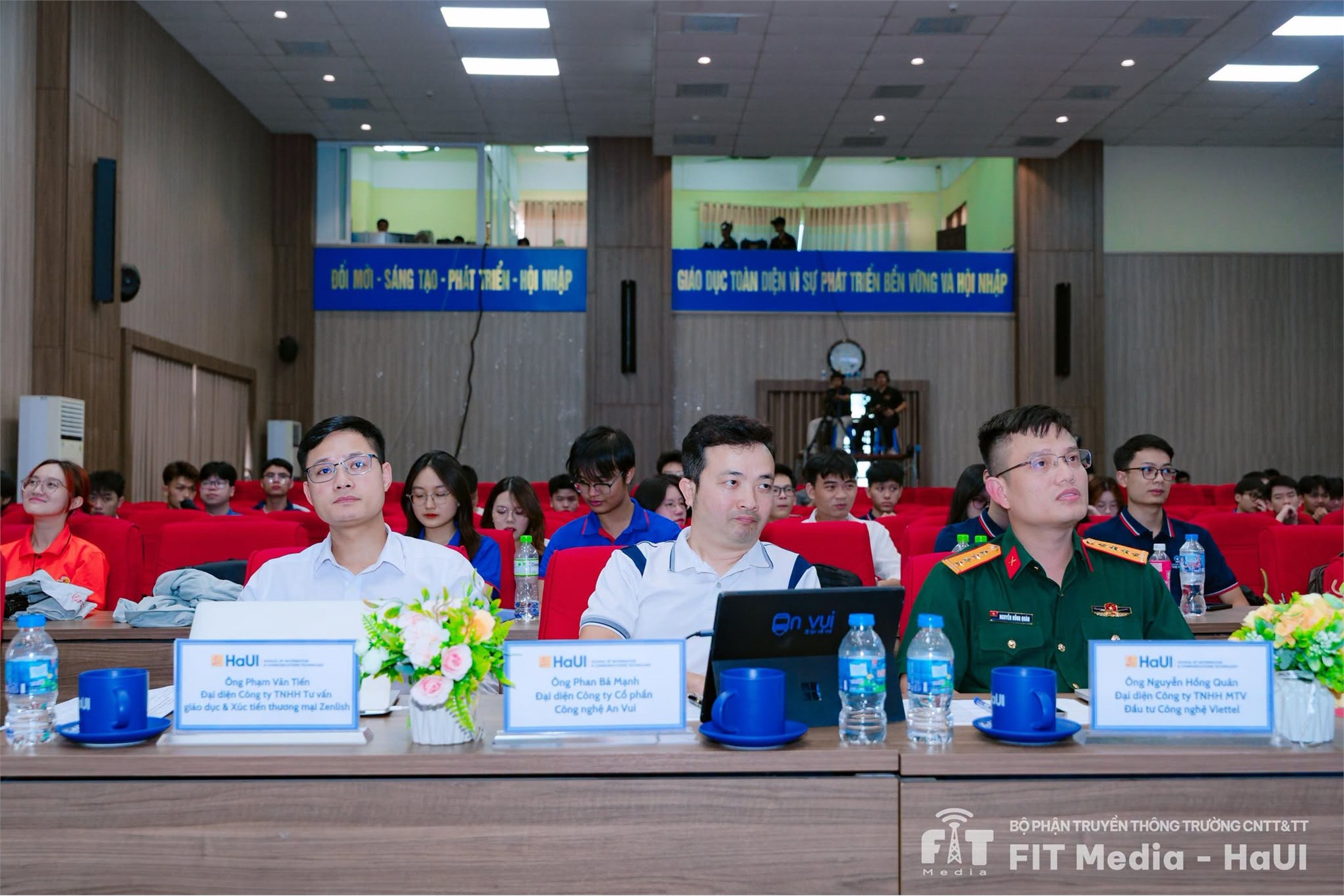 Sinh viên Trường Công nghệ Thông tin và Truyền thông ghi dấu ấn tại Chung kết Digital Era Creative Innovation Competition 2026