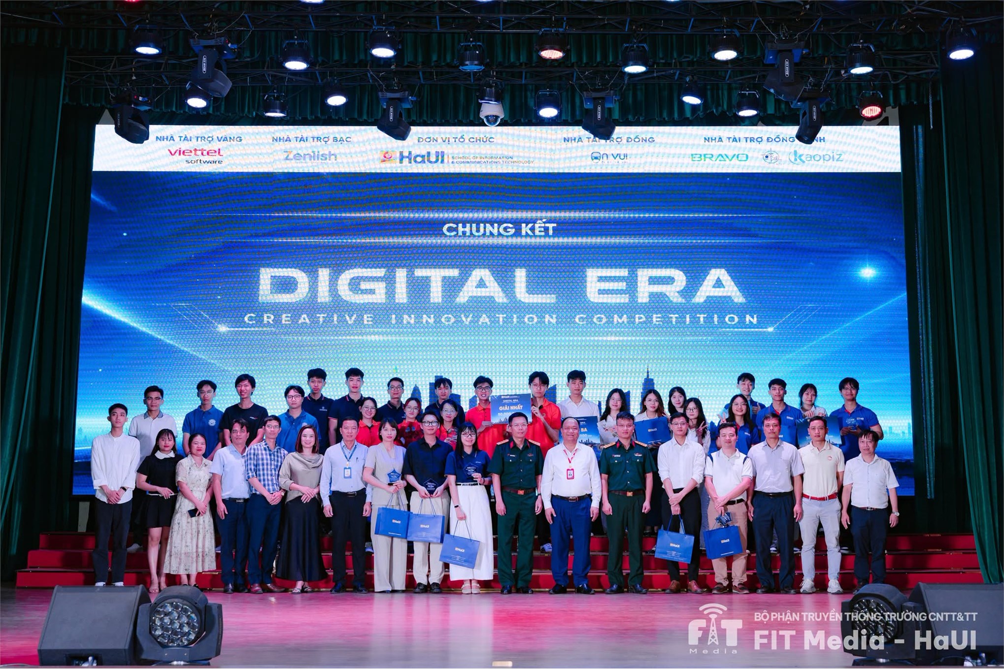 Sinh viên Trường Công nghệ Thông tin và Truyền thông ghi dấu ấn tại Chung kết Digital Era Creative Innovation Competition 2026