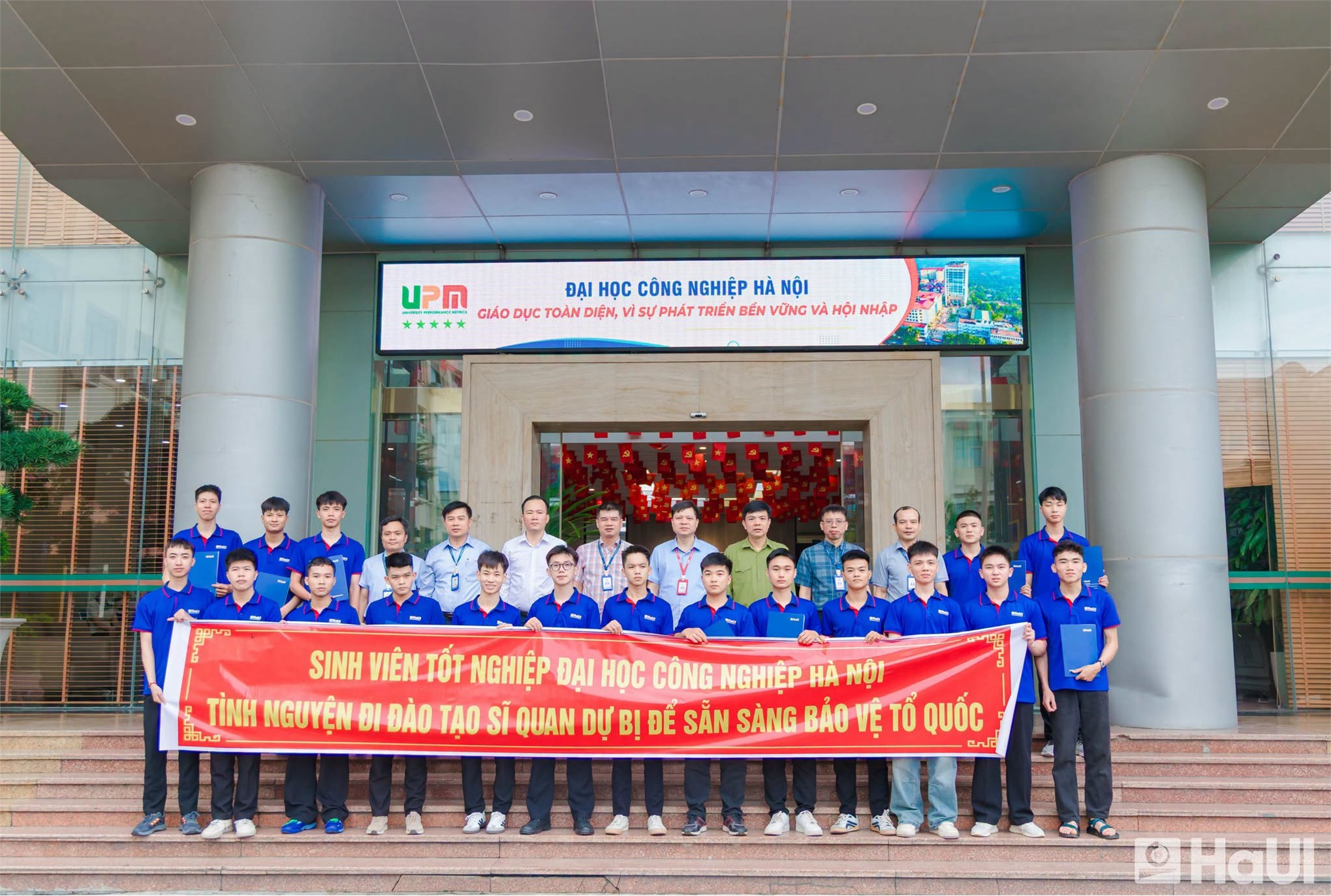 Tự hào Trường Công nghệ thông tin và Truyền thông: 03 sinh viên ưu tú được tuyển chọn tham gia đào tạo Sĩ quan dự bị năm 2026