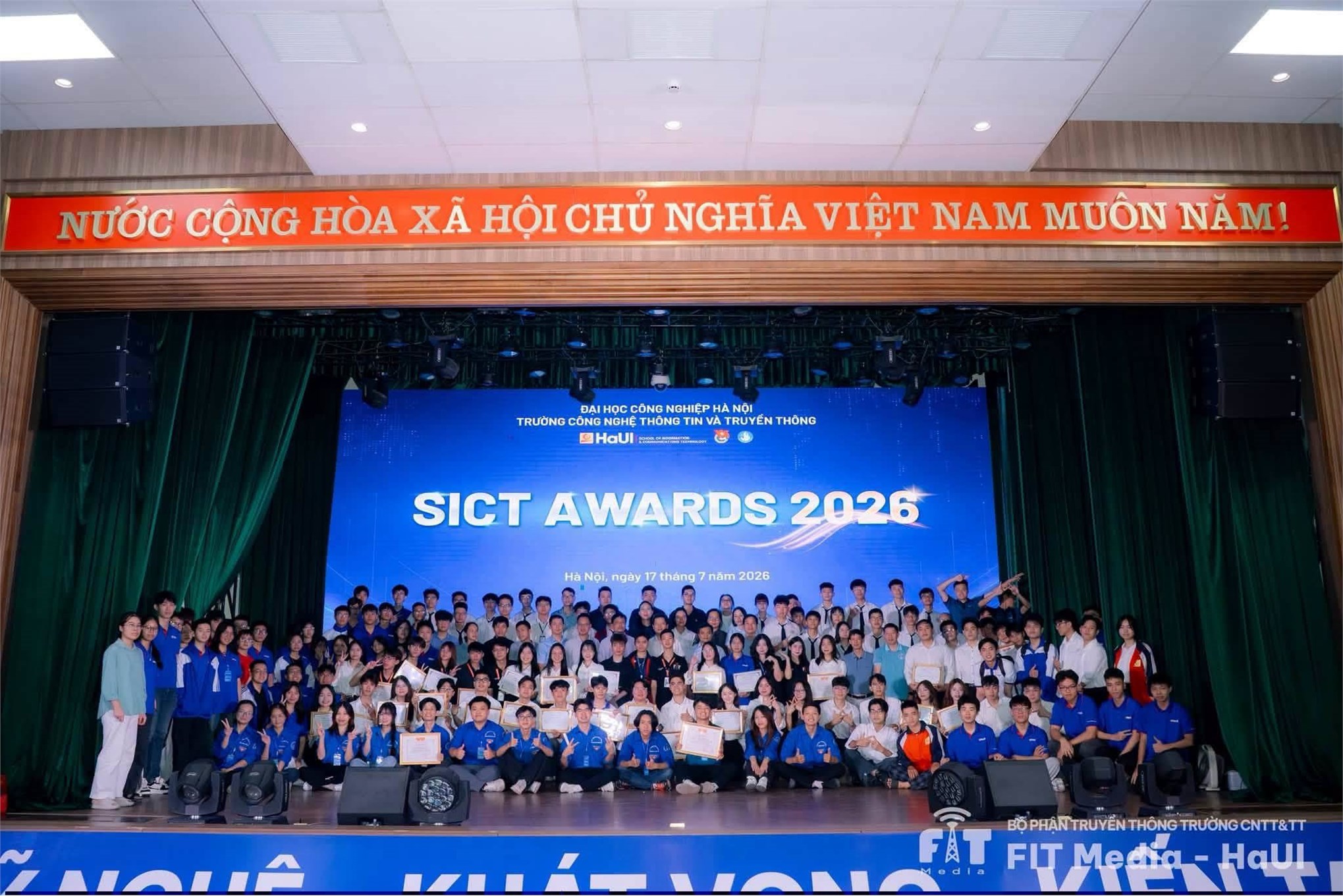 SICT Awards 2026 – Vinh danh những nỗ lực, lan tỏa tinh thần học tập và khát vọng chinh phục của sinh viên Trường Công nghệ thông tin và Truyền thông