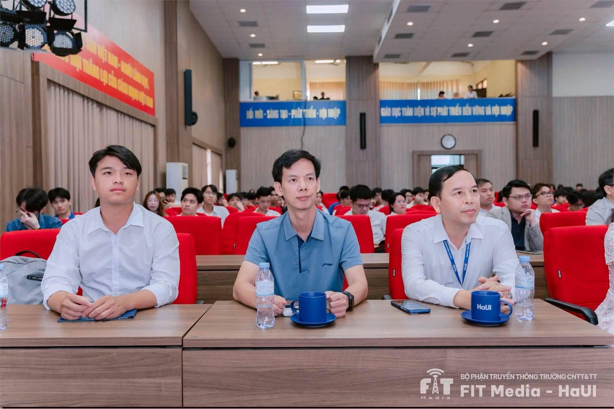 SICT Awards 2026 – Vinh danh những nỗ lực, lan tỏa tinh thần học tập và khát vọng chinh phục của sinh viên Trường Công nghệ thông tin và Truyền thông