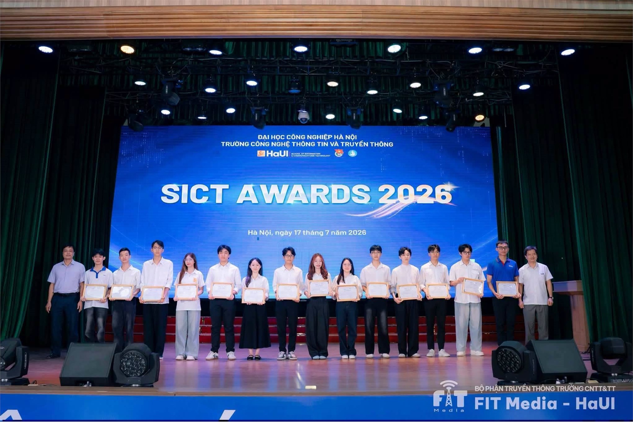 SICT Awards 2026 – Vinh danh những nỗ lực, lan tỏa tinh thần học tập và khát vọng chinh phục của sinh viên Trường Công nghệ thông tin và Truyền thông