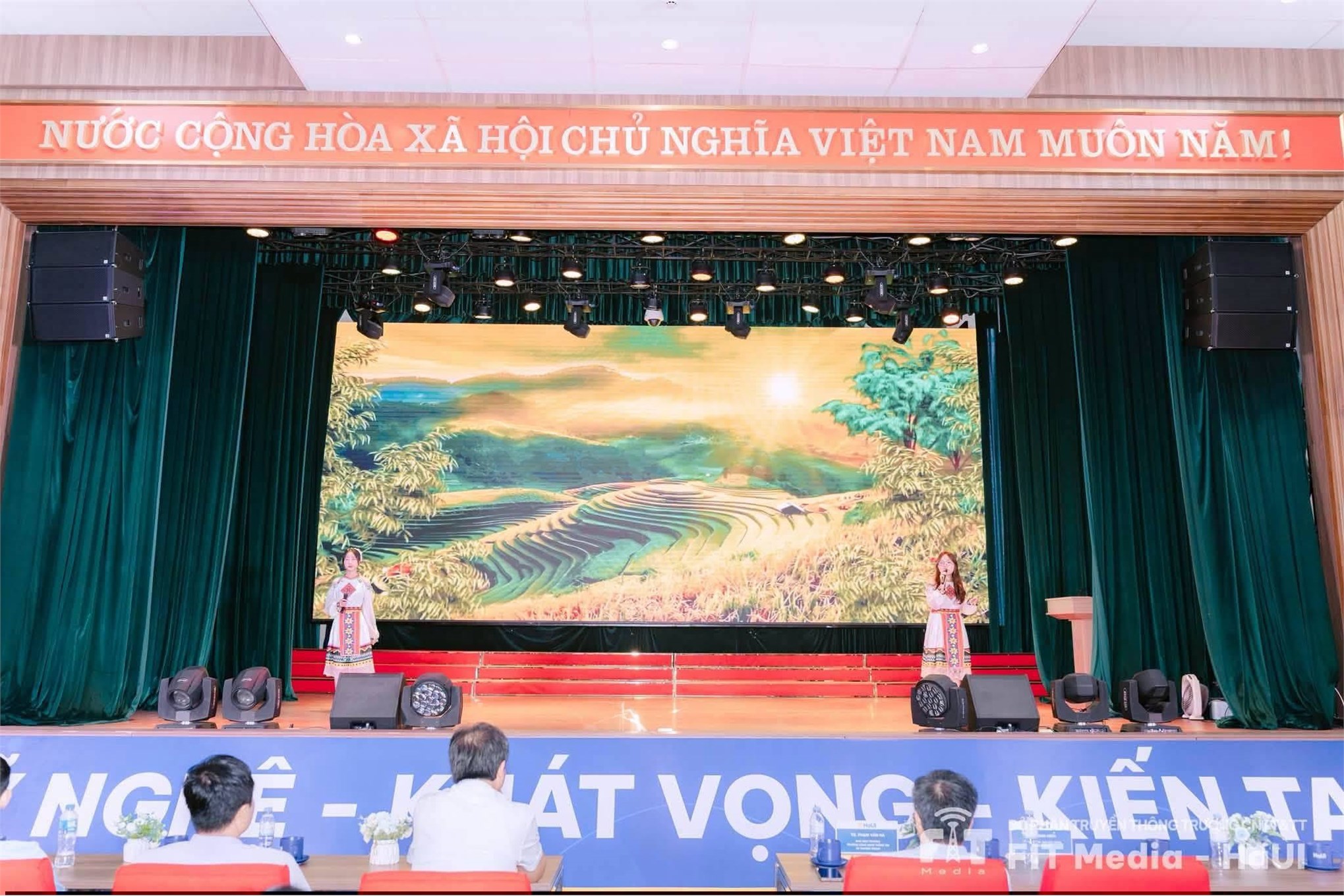 SICT Awards 2026 – Vinh danh những nỗ lực, lan tỏa tinh thần học tập và khát vọng chinh phục của sinh viên Trường Công nghệ thông tin và Truyền thông
