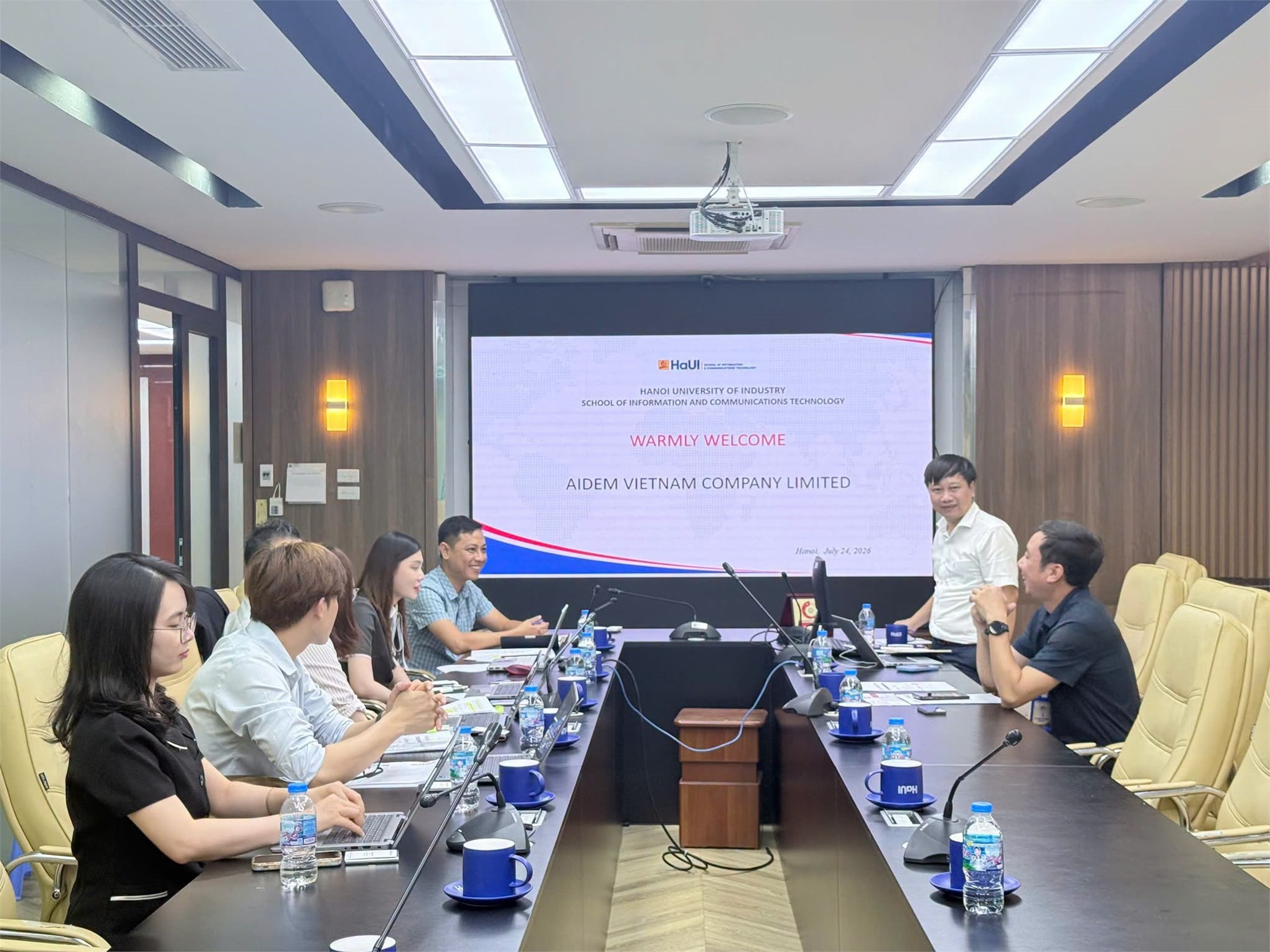 Trường Công nghệ thông tin và Truyền thông tăng cường hợp tác với các doanh nghiệp Nhật Bản